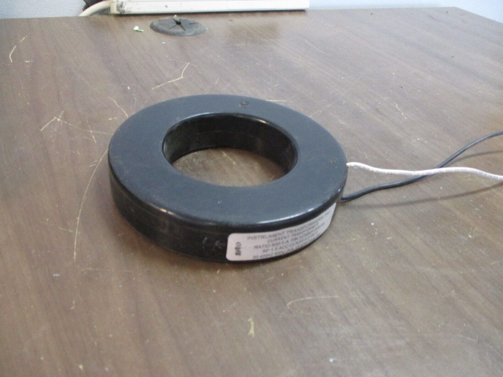 Instrument Transformers Current Transformer Y25645-009-08 Ratio 800:5A 600V Used