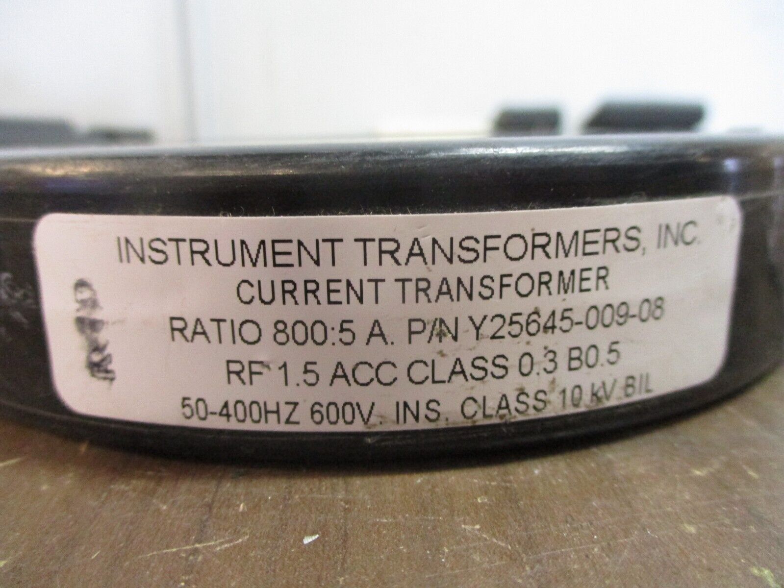 Instrument Transformers Current Transformer Y25645-009-08 Ratio 800:5A 600V Used
