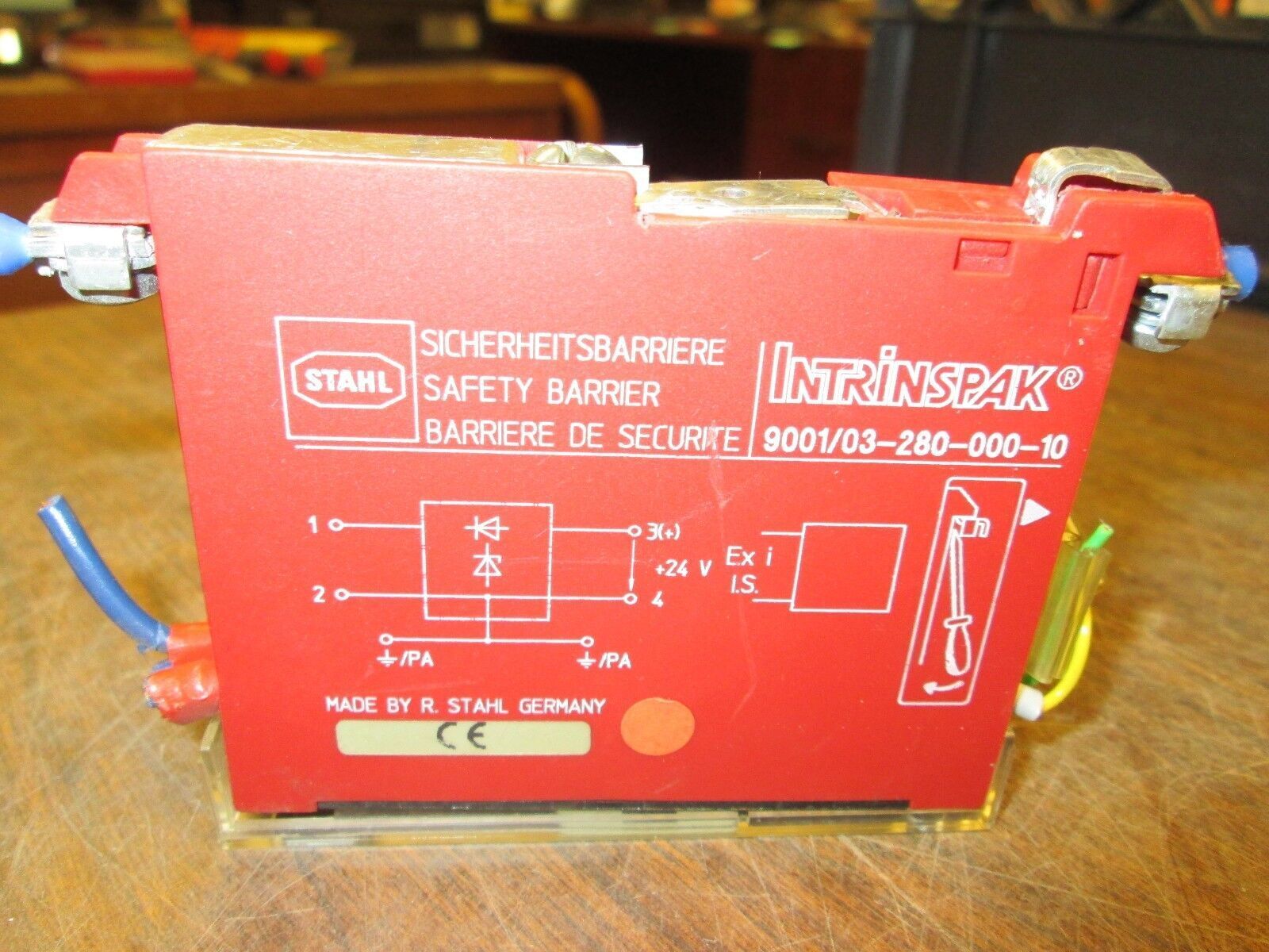Stahl Intrinspak Safety Barrier 9001/03-280-000-10 Used