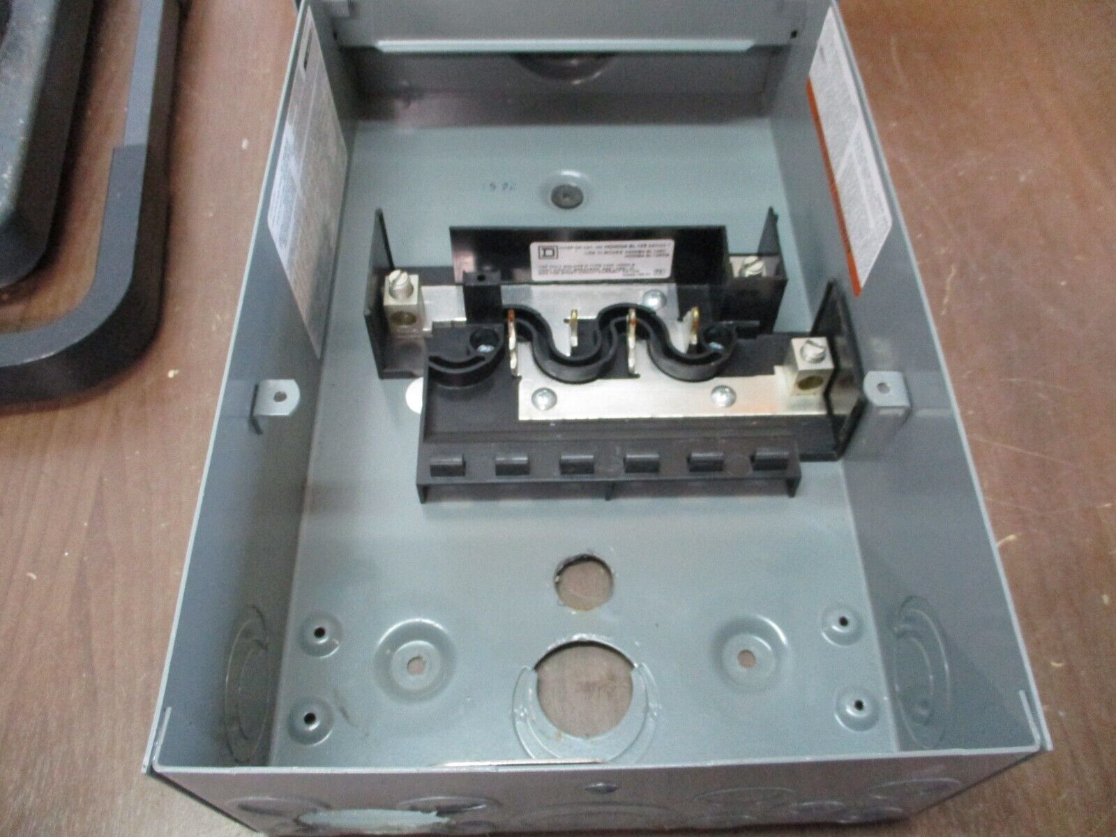 Square D Homeline 3R Load Center HOM4-8L125GRB Ser. 001 125A 120/240V 1Ph Used