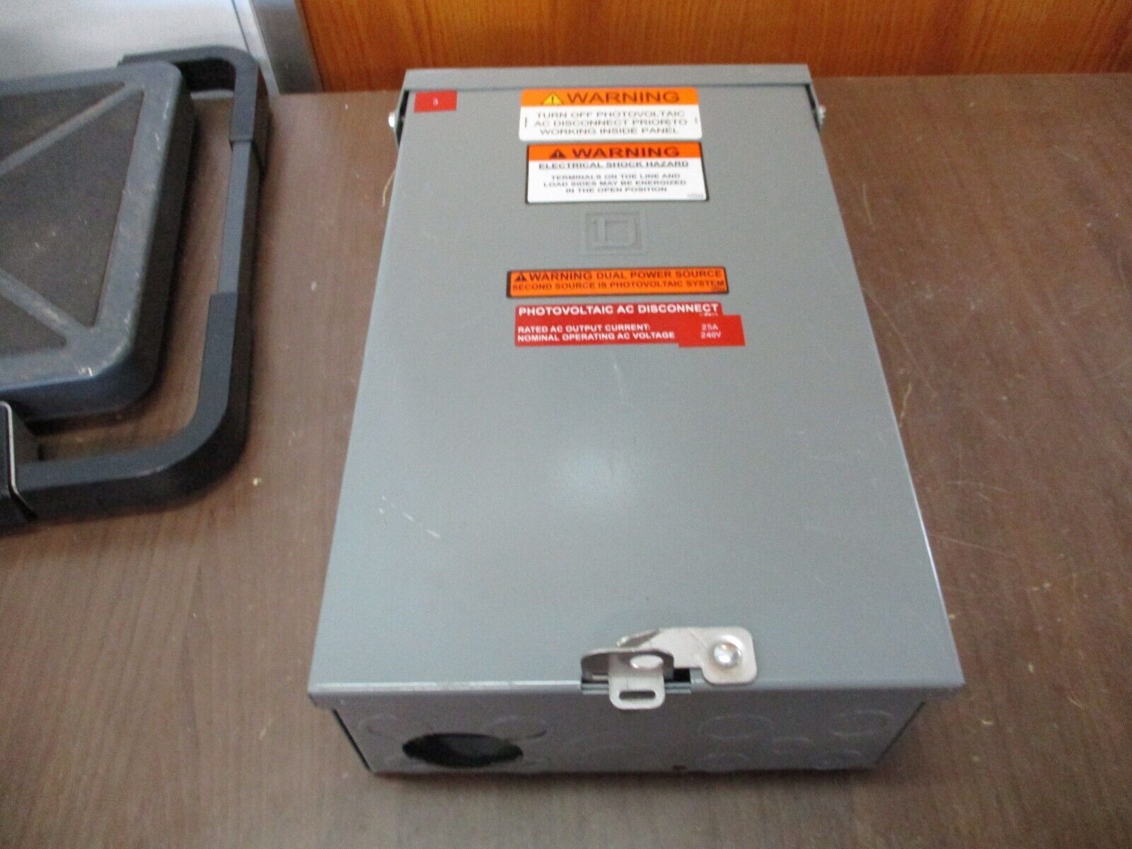 Square D Homeline 3R Load Center HOM4-8L125GRB Ser. 001 125A 120/240V 1Ph Used