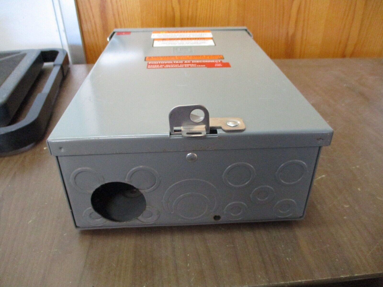 Square D Homeline 3R Load Center HOM4-8L125GRB Ser. 001 125A 120/240V 1Ph Used