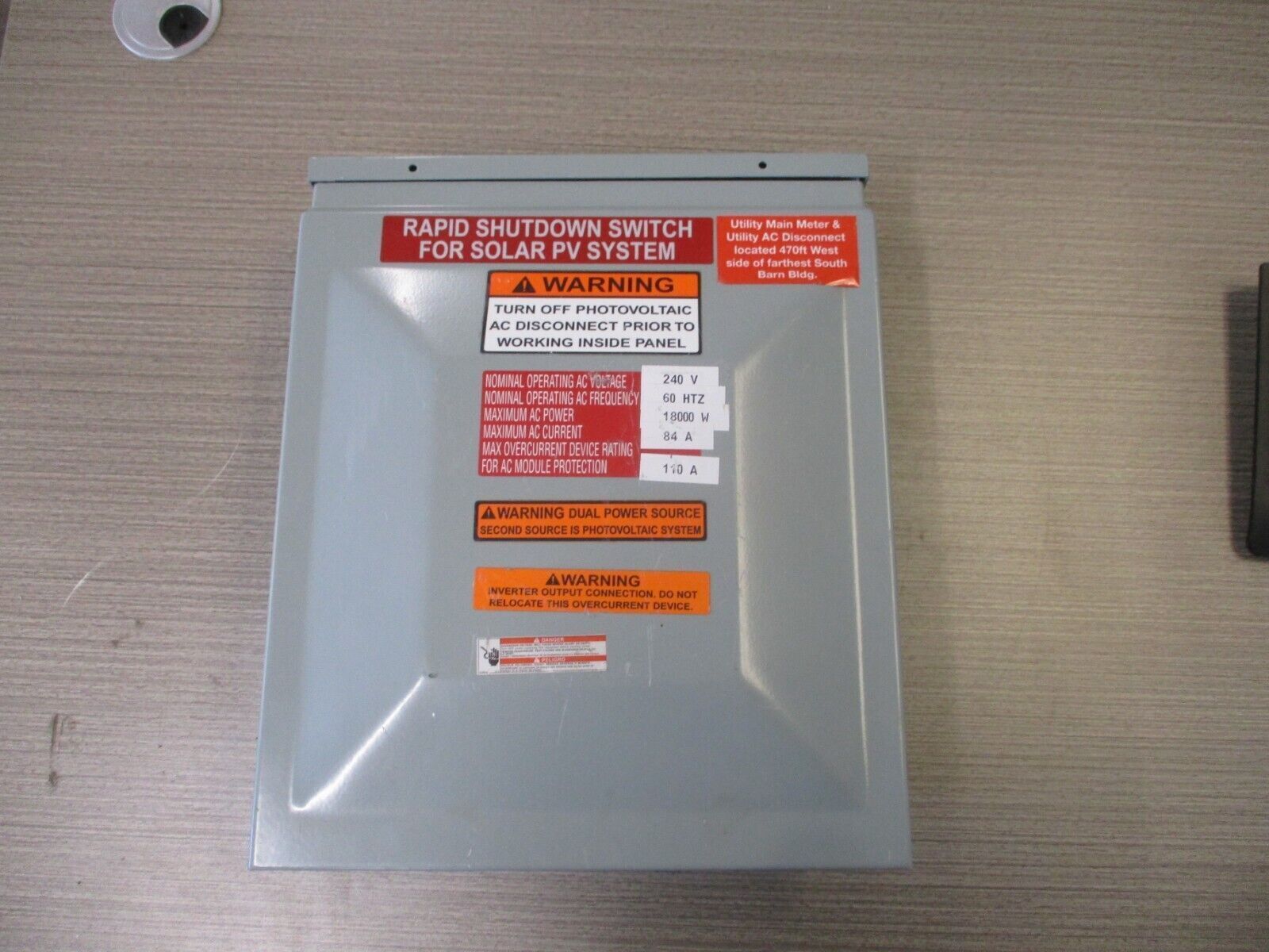 Eaton 3R Load Center CH8L125RP Ser. B 125 A 120/240V 8-Space Used.