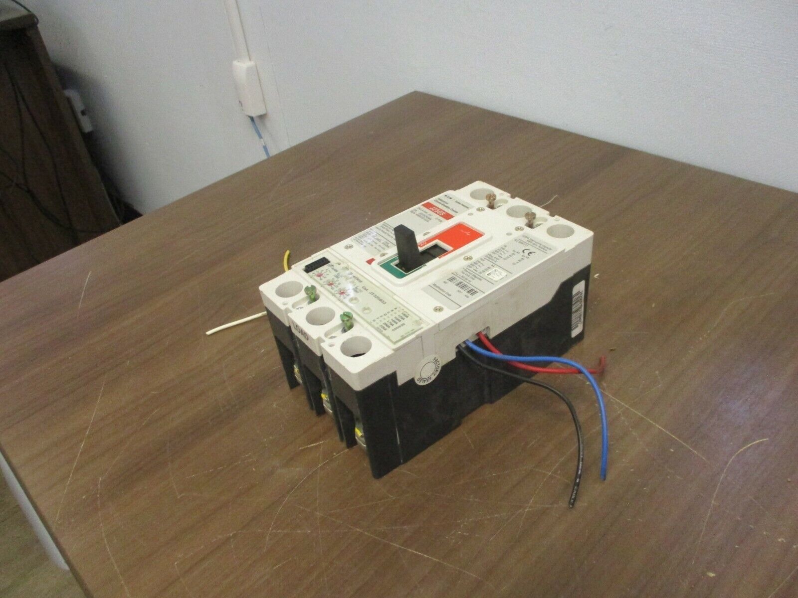 Eaton J250S Circuit Breaker JGS3250NN 250A 600V 3P Used