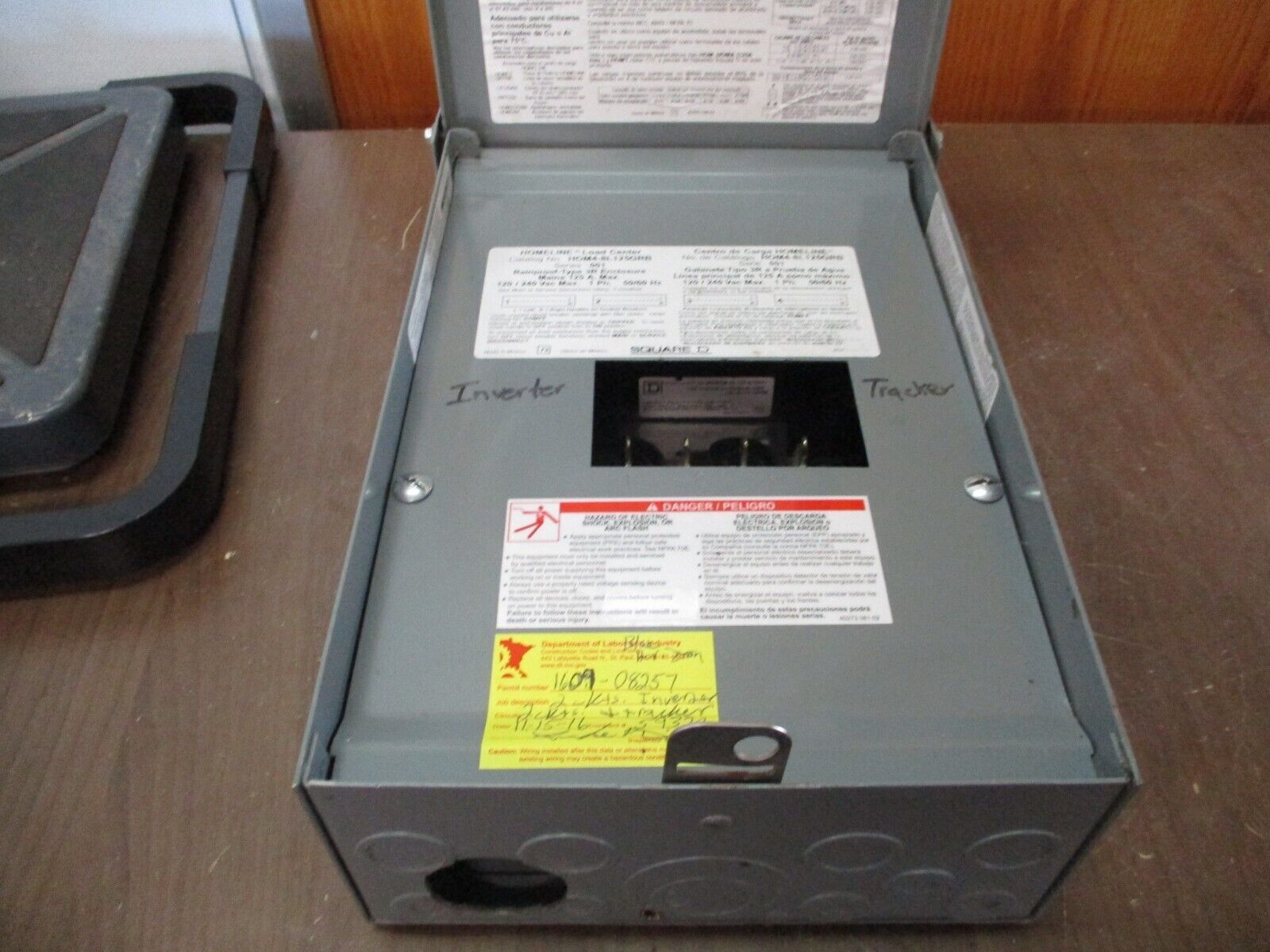 Square D Homeline 3R Load Center HOM4-8L125GRB 125A 120/240V 1Ph 4-Slot Used