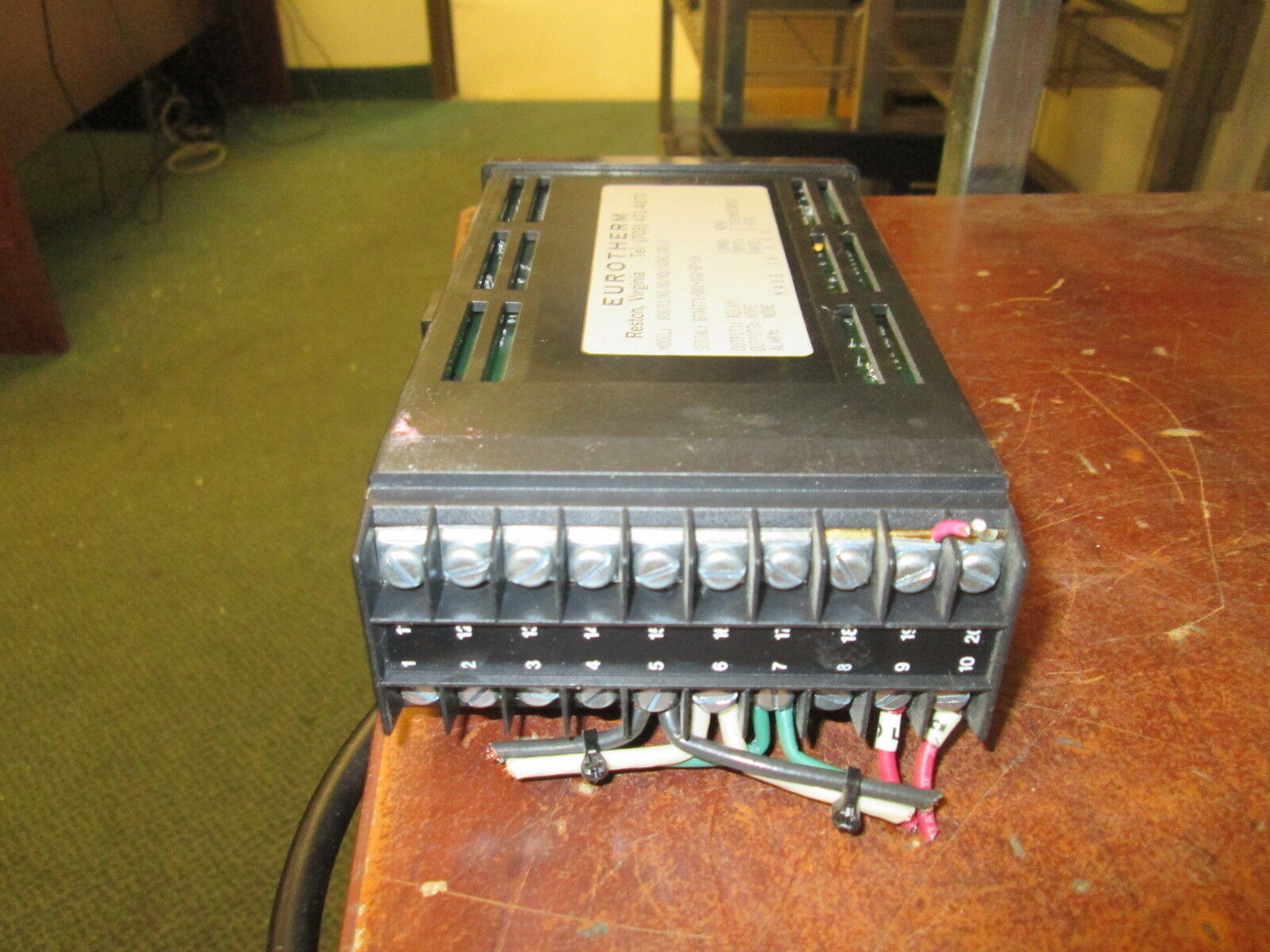 Eurotherm Temperature Controller 808/R1/NO/NO/NO/(AJHC100) Range: 0-400 C Used