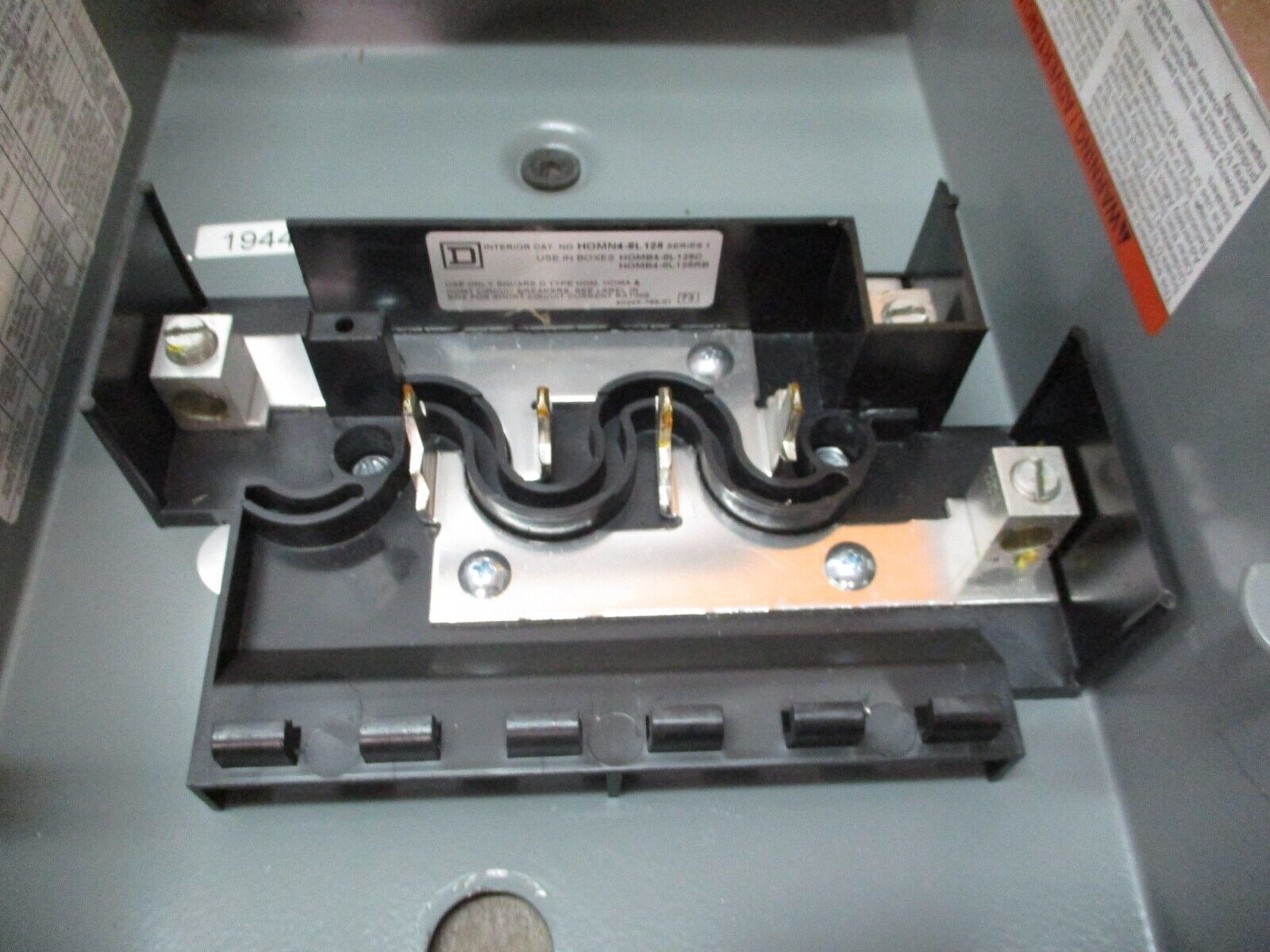 Square D Homeline 3R Load Center HOM4-8L125GRB Ser. 001 125A 120/240V 1Ph Used