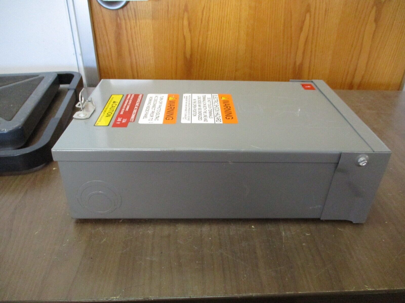 Square D Homeline 3R Load Center HOM4-8L125GRB Ser. 001 125A 120/240V 1Ph Used