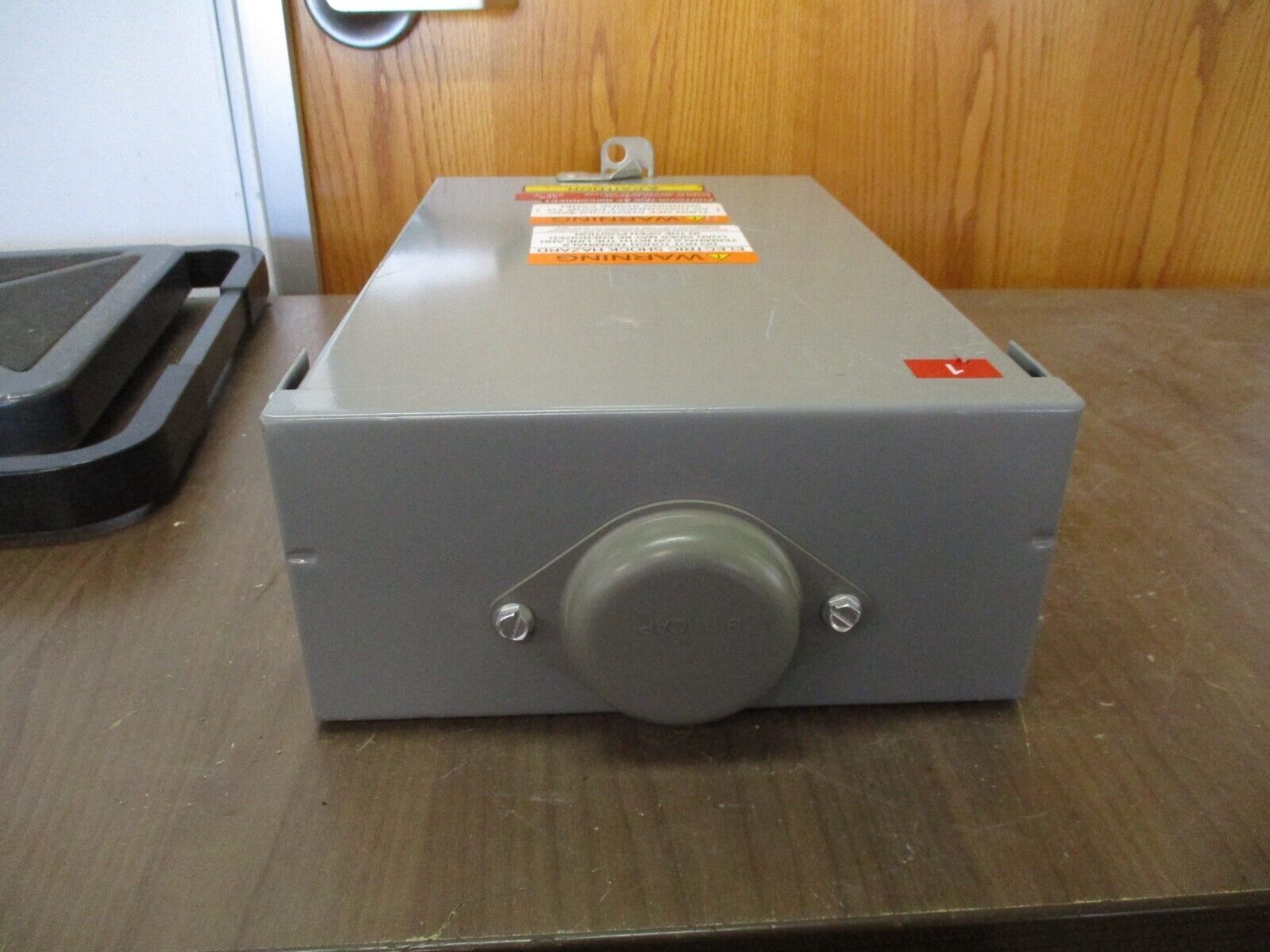 Square D Homeline 3R Load Center HOM4-8L125GRB Ser. 001 125A 120/240V 1Ph Used