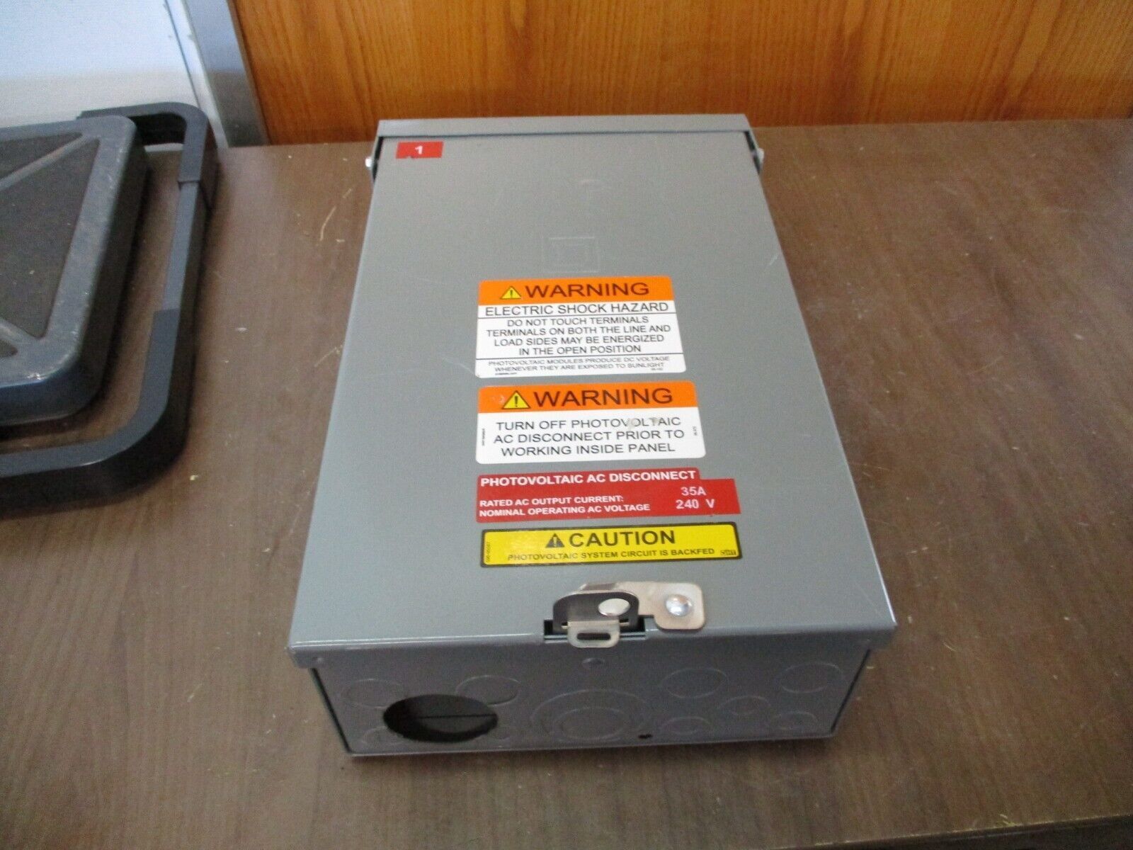 Square D Homeline 3R Load Center HOM4-8L125GRB Ser. 001 125A 120/240V 1Ph Used