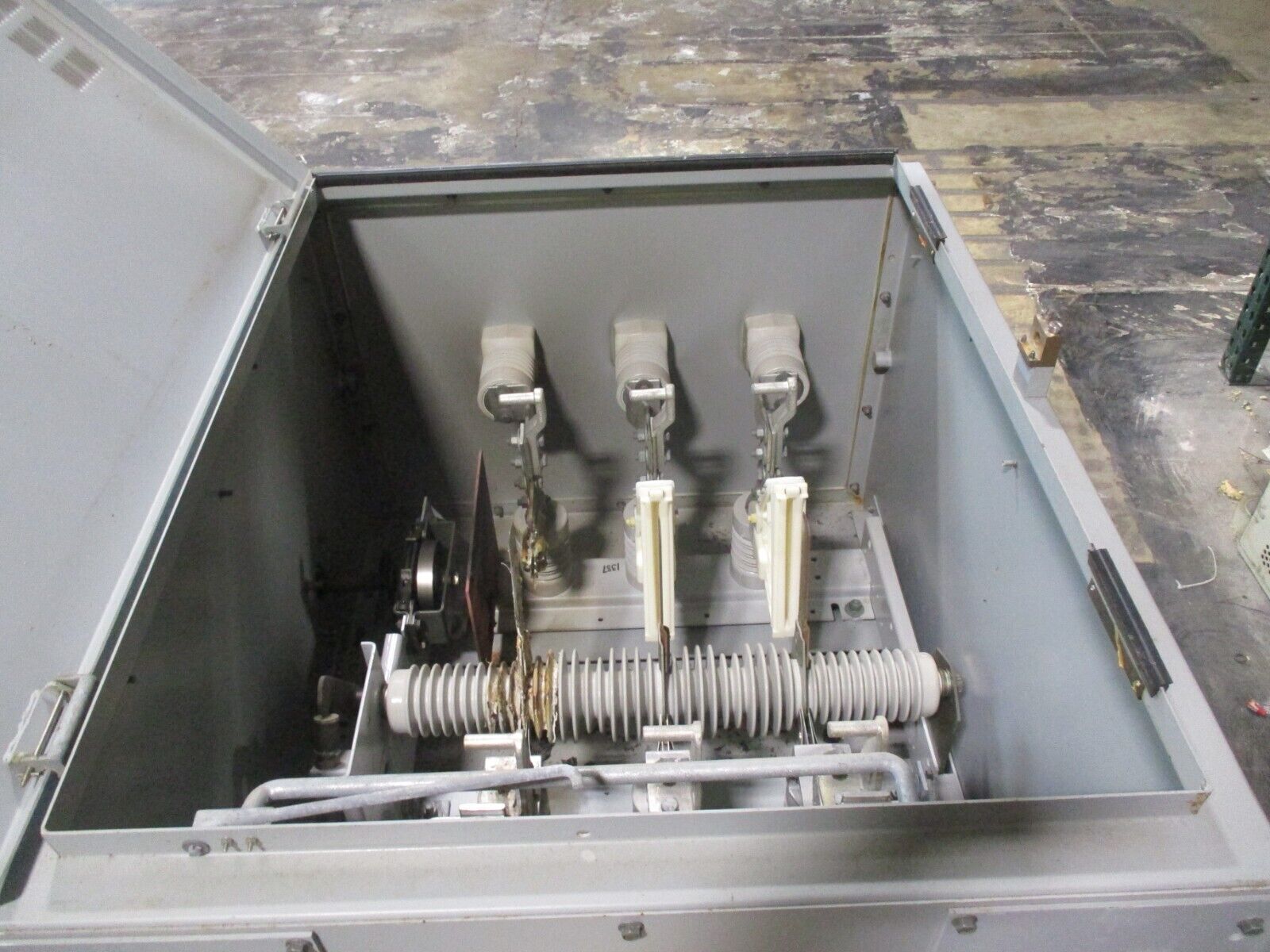 S&C Enclosed Mini-Rupter Disconnect Switch 90652-X1G3 600A 14.4kV Used