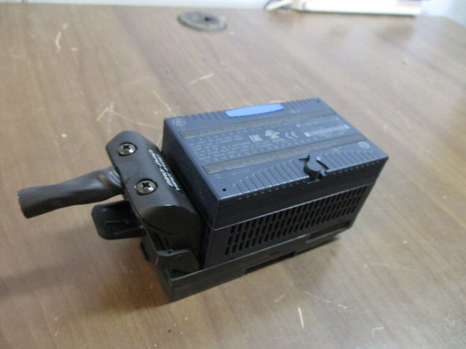 GE VersaMax Discrete Output Positive Logic Module IC200MDL750K 32PT 12/24VDC