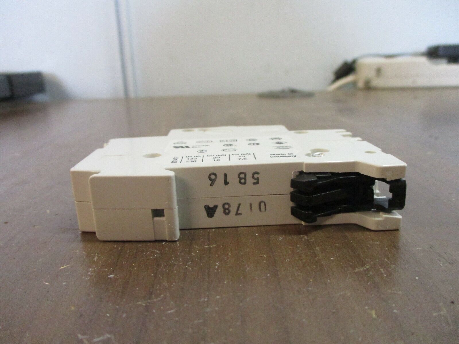 CAT / ABB Circuit Breaker 114-1143 / S201 B16 230/400V 16A 1P New Surplus