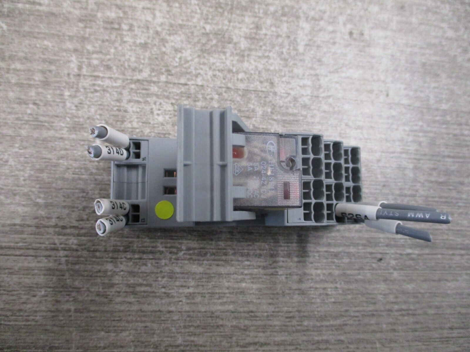 Hongfa Relay W/Base HF18FH-024-4Z1DJ 24VDC Used