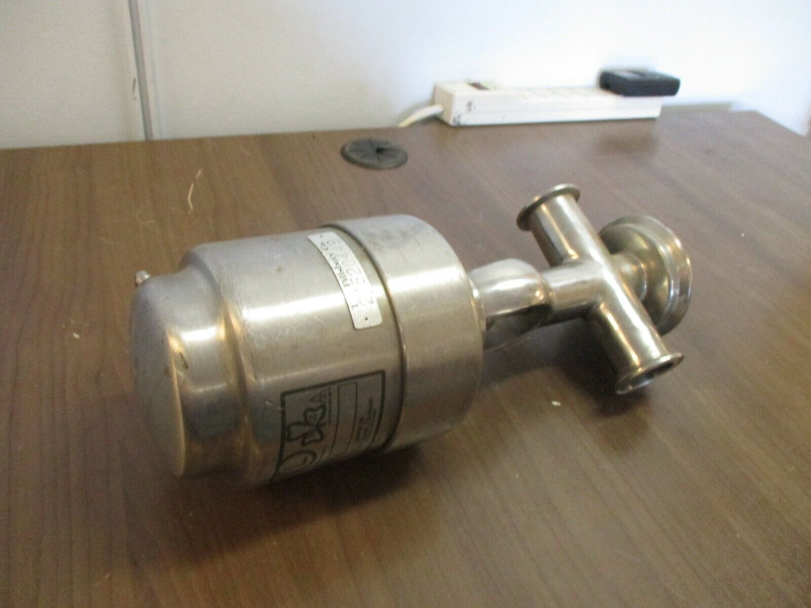 Tri-Clover Tri-Flo Actuated Valve 351-47-A220-1½-FIG2 Size: 1½" Stainless Steel