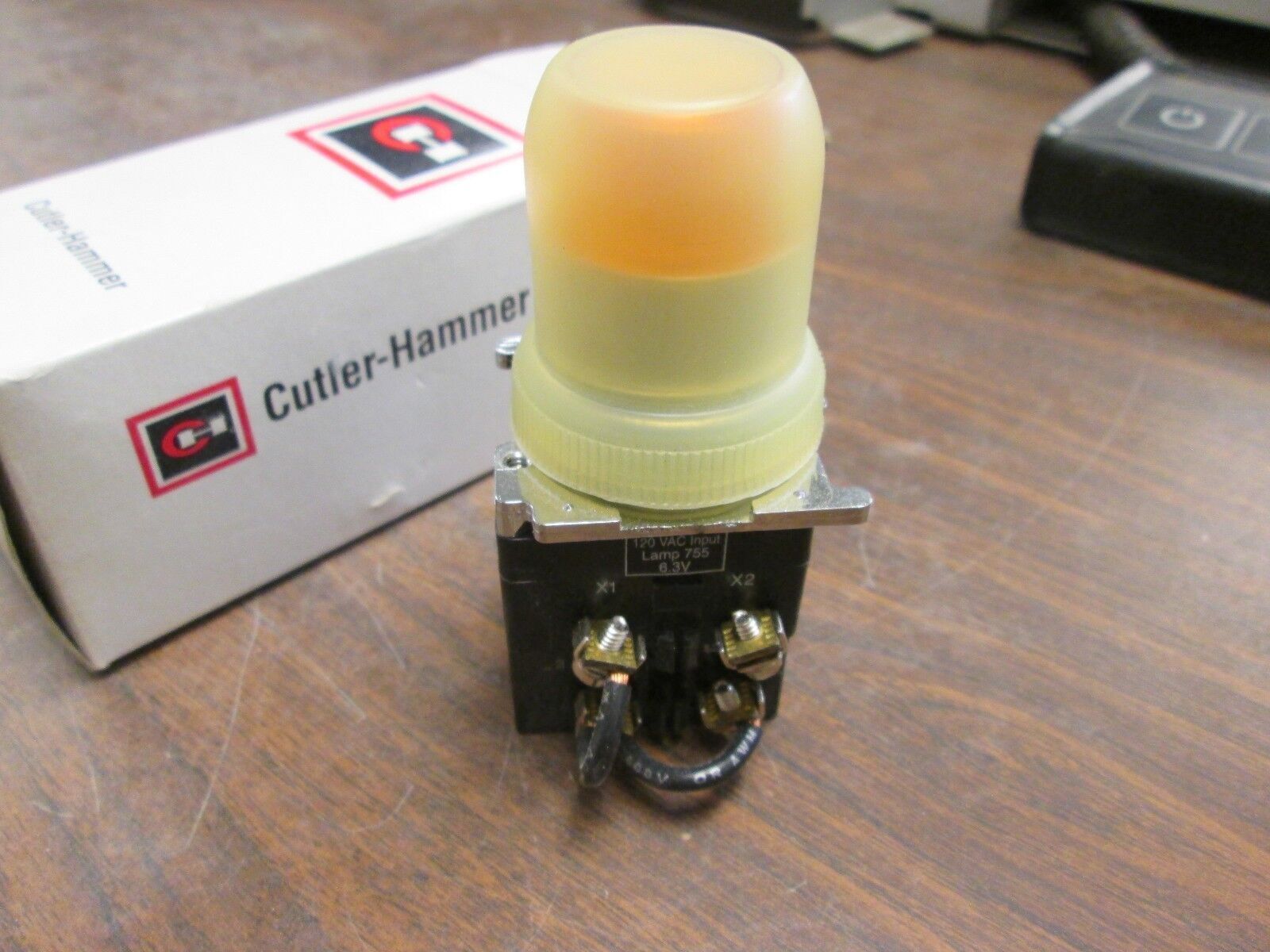 Cutler-Hammer Prestest Light 10250T74NA 120V 50-60Hz w/Amber Lens New Surplus