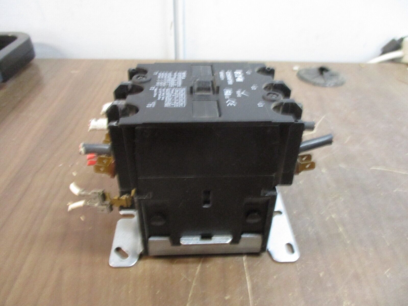 Eaton Contactor C25GNF390 Ser. F1 120V Coil 90A w/ Aux Used