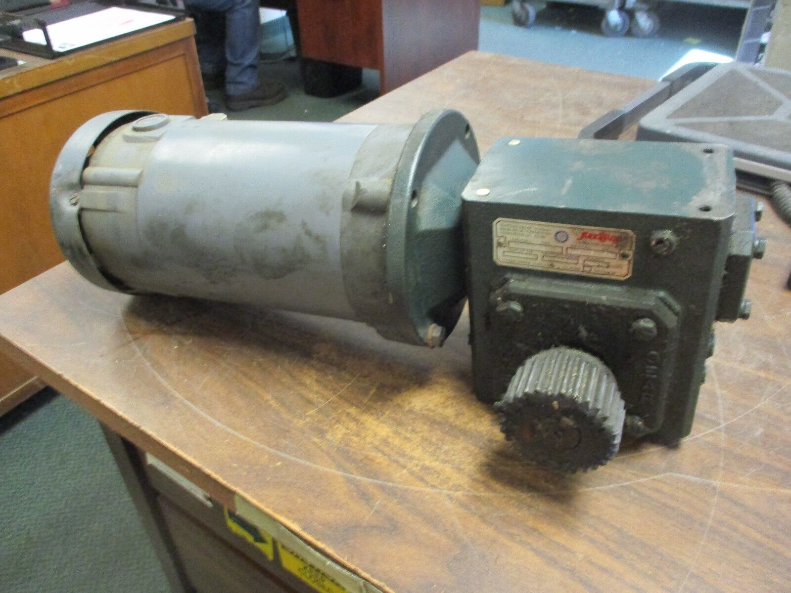 Baldor DC Motor w/ Gear 34-4813-363 1.5HP 1800RPM FR:56C 9V 4.5A Used