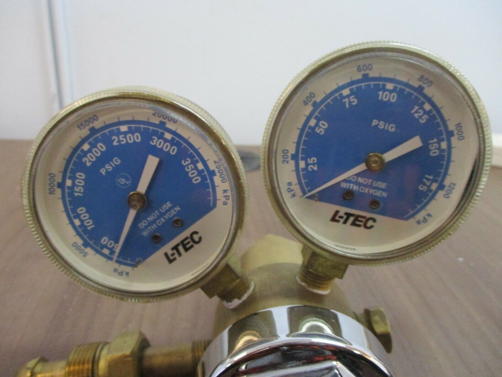 L-Tech 9002 Trimline Inert Gas Regulator R-77 150-580 Used