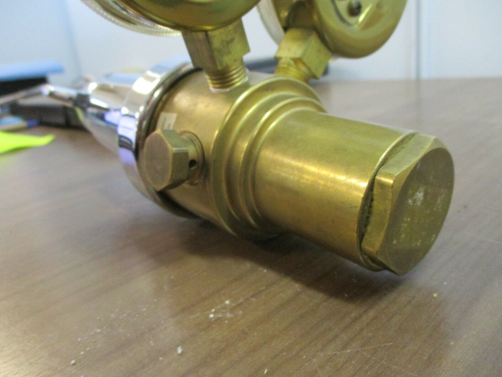 L-Tech 9002 Trimline Inert Gas Regulator R-77 150-580 Used