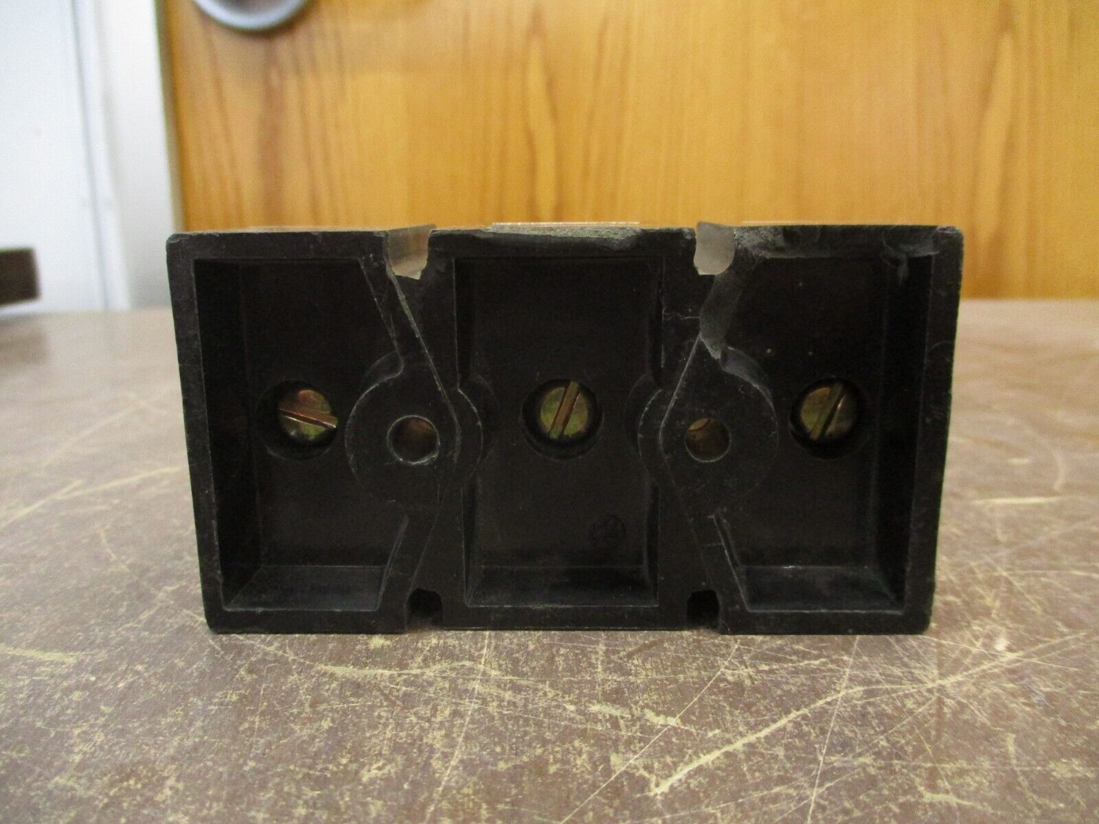 GE Terminal Block 8690261G7 150A 600V CR2960SY139C3D *Chipped Base* Used