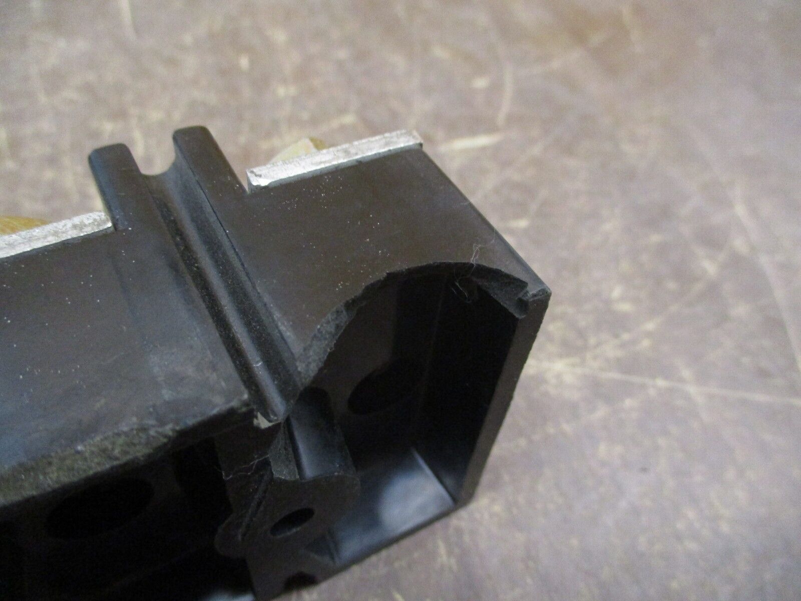 GE Terminal Block 8690261G7 150A 600V CR2960SY139C3D *Chipped Base* Used