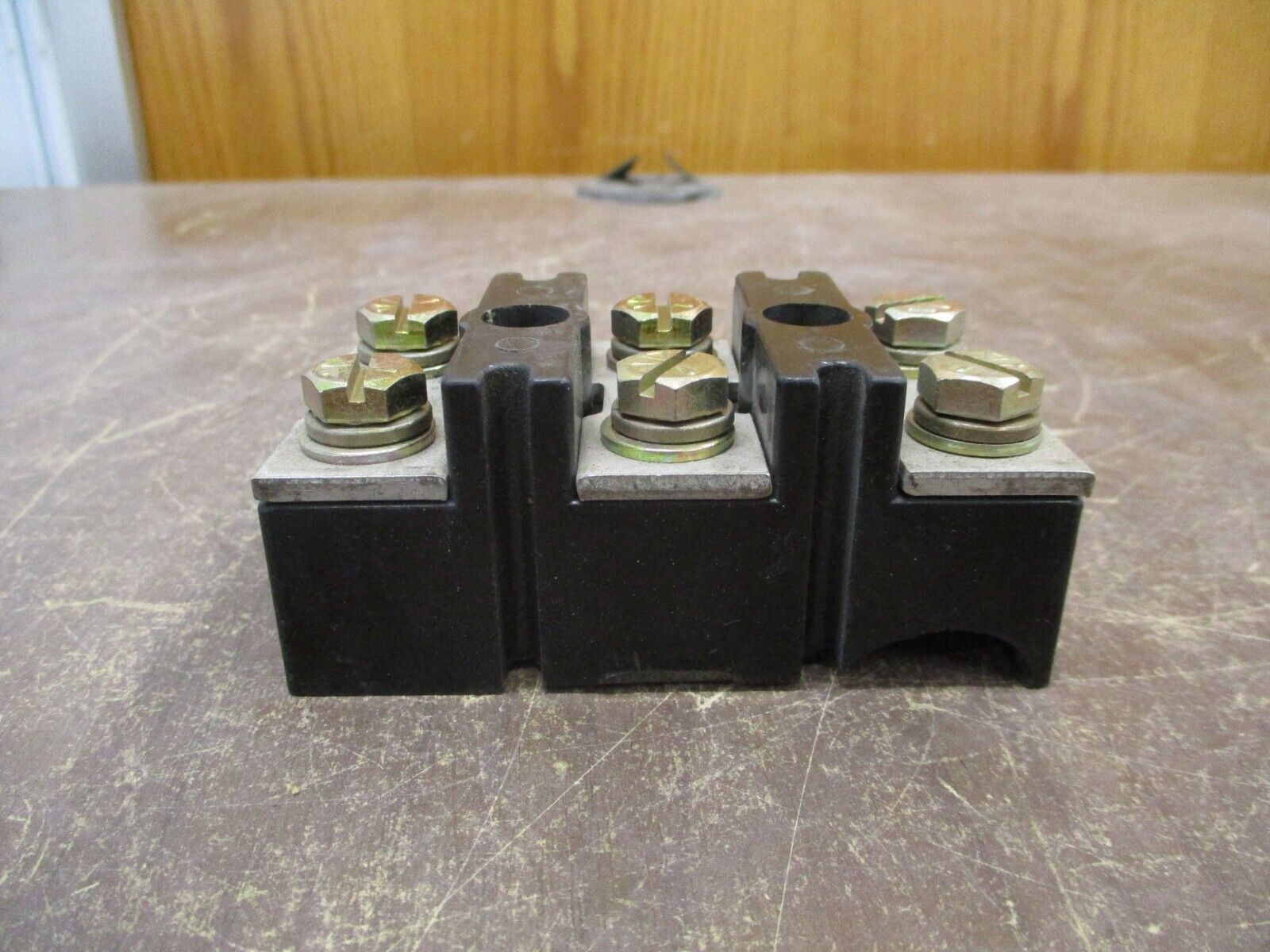 GE Terminal Block 8690261G7 150A 600V CR2960SY139C3D *Chipped Base* Used