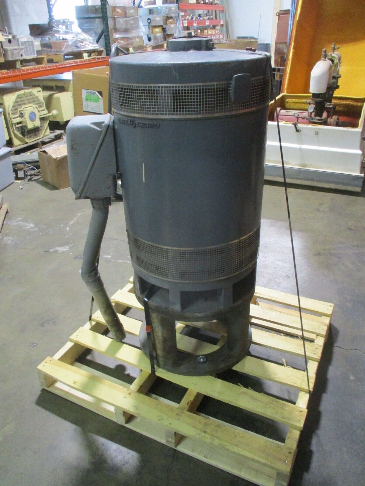 GE Tri-Clad Vertical Mount AC Motor 5K6277XH247A 100HP 1200RPM 230/460V Used