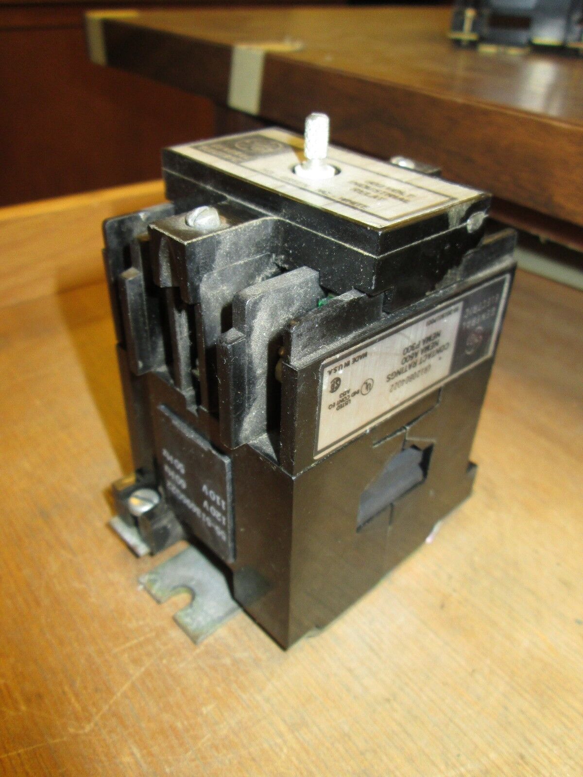 GE Industrial Relay CR120B04022 460VAC max 120V coil Used