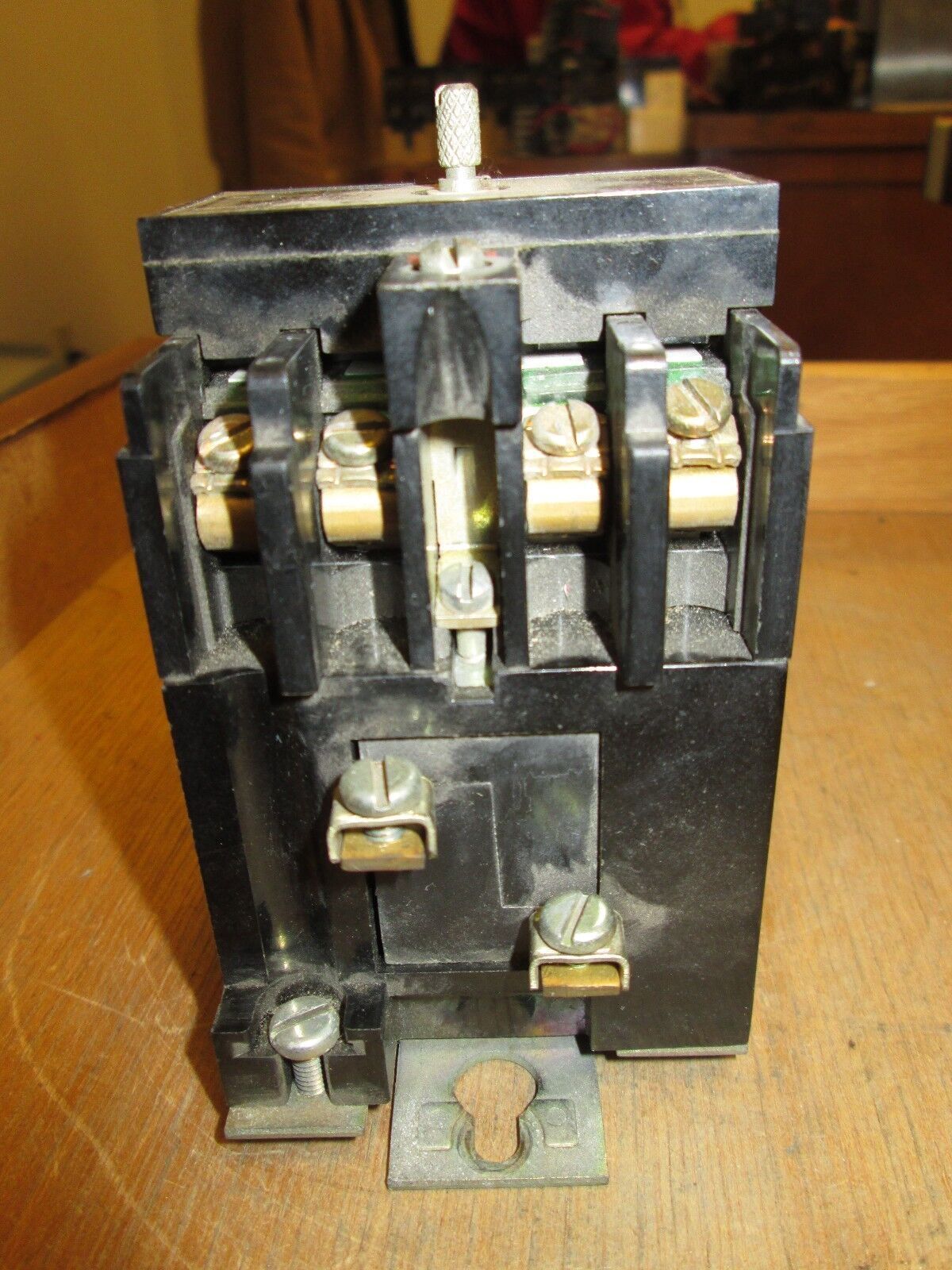 GE Industrial Relay CR120B04022 460VAC max 120V coil Used