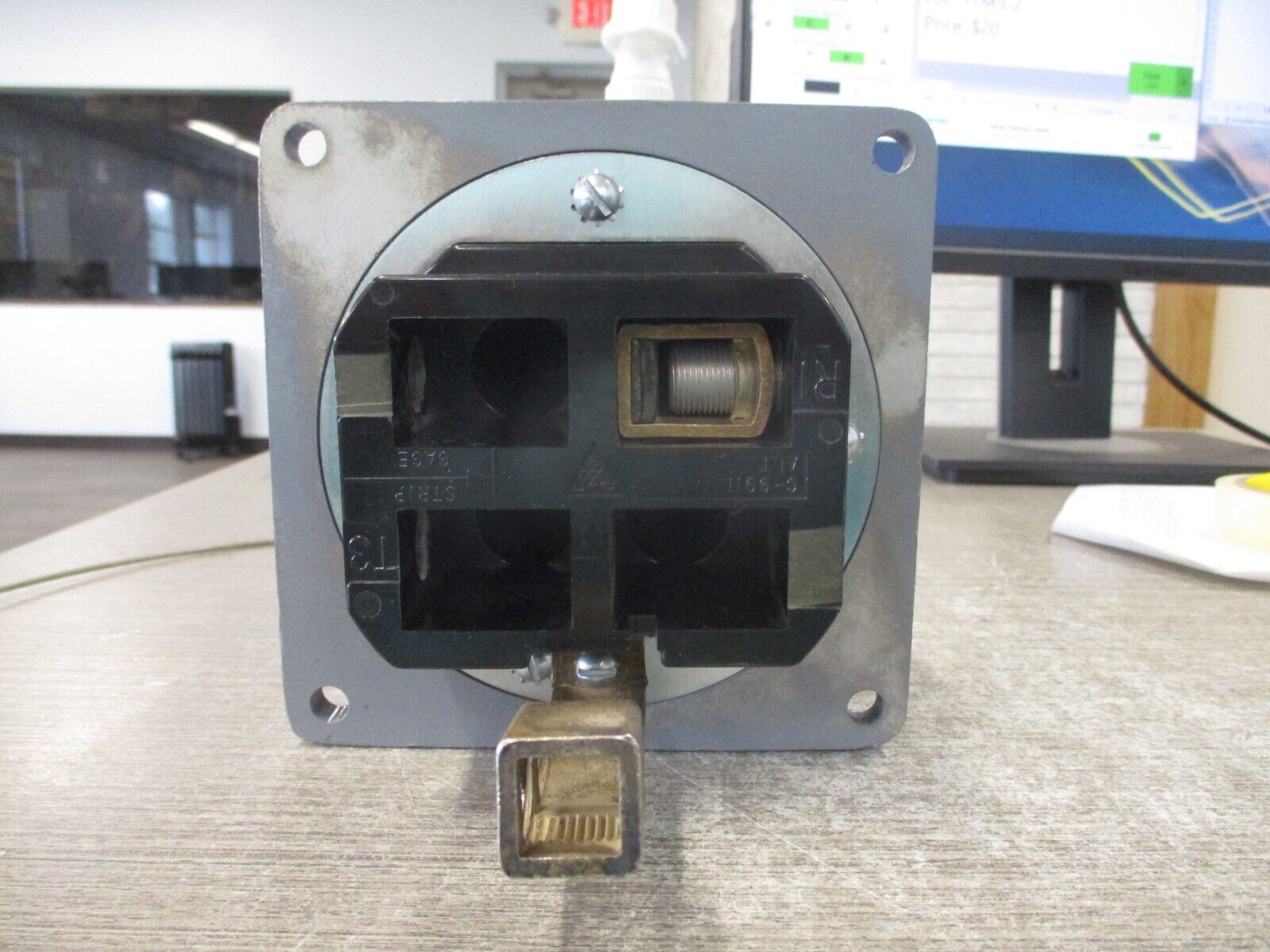 Russellstoll Receptacle JRSA2022K/RCPT 200A 600V Used