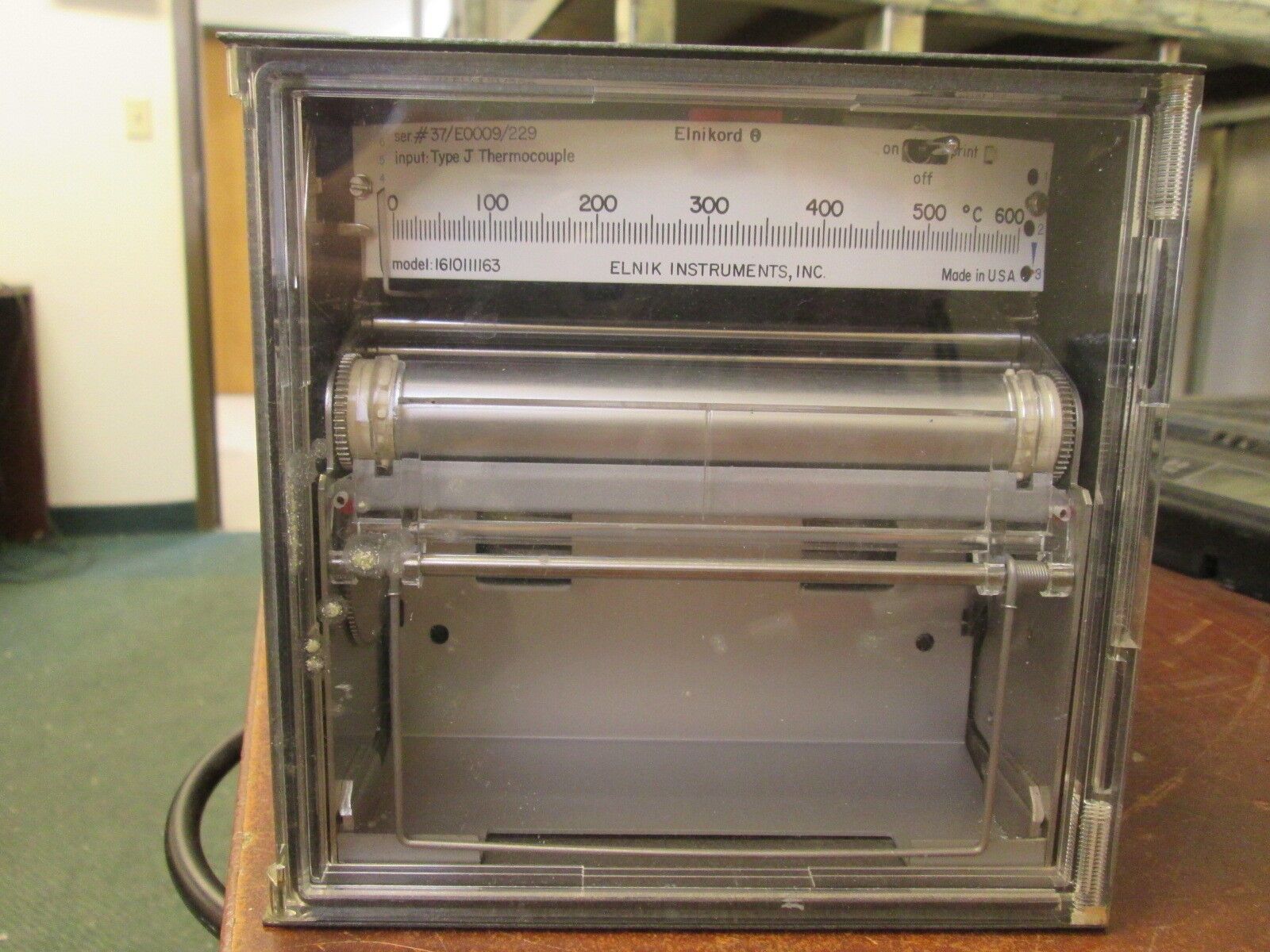 Elnik Instruments Meter 161011163 115V 0.2A 60Hz Range: 0-600 F Used