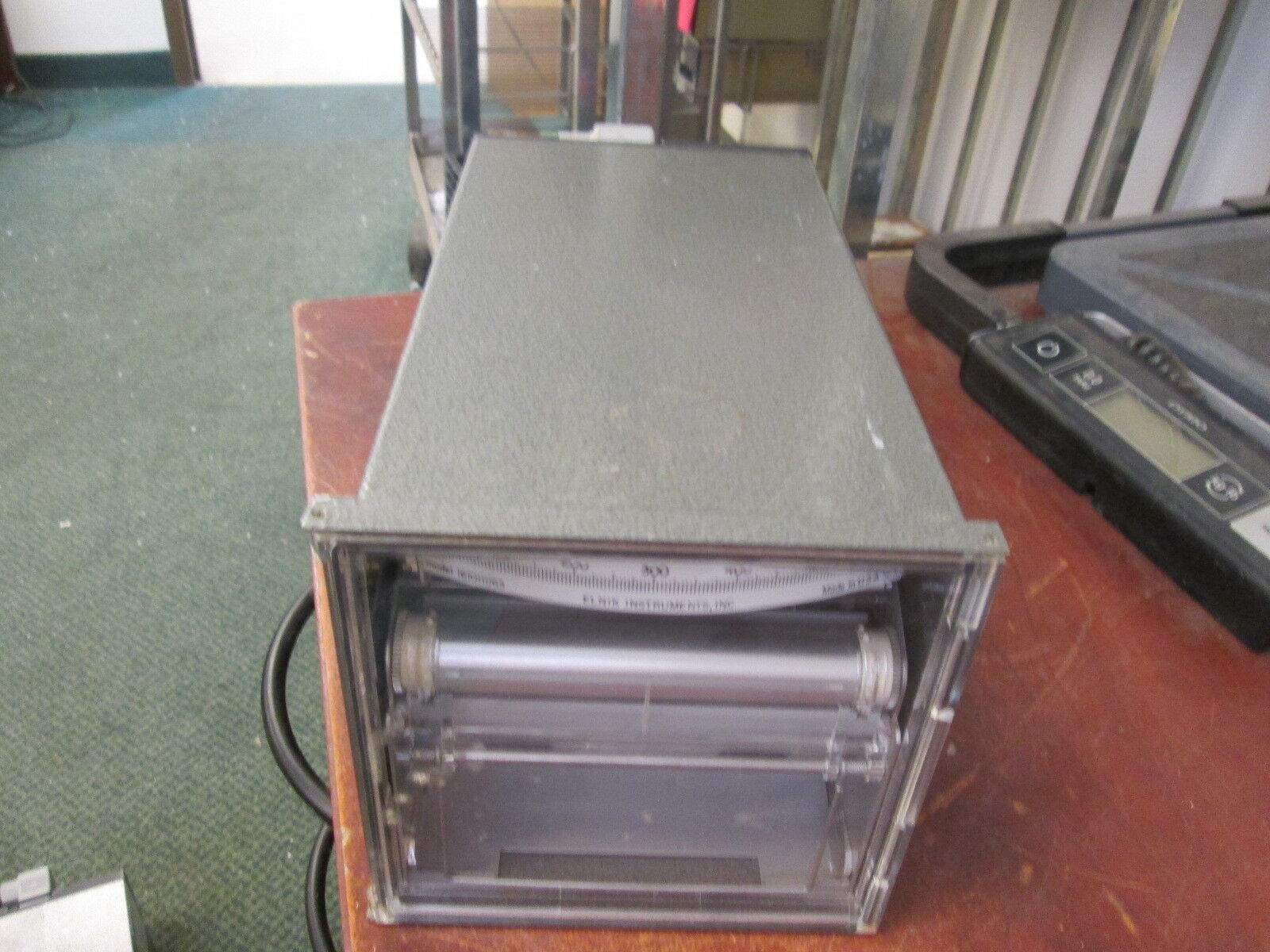 Elnik Instruments Meter 161011163 115V 0.2A 60Hz Range: 0-600 F Used