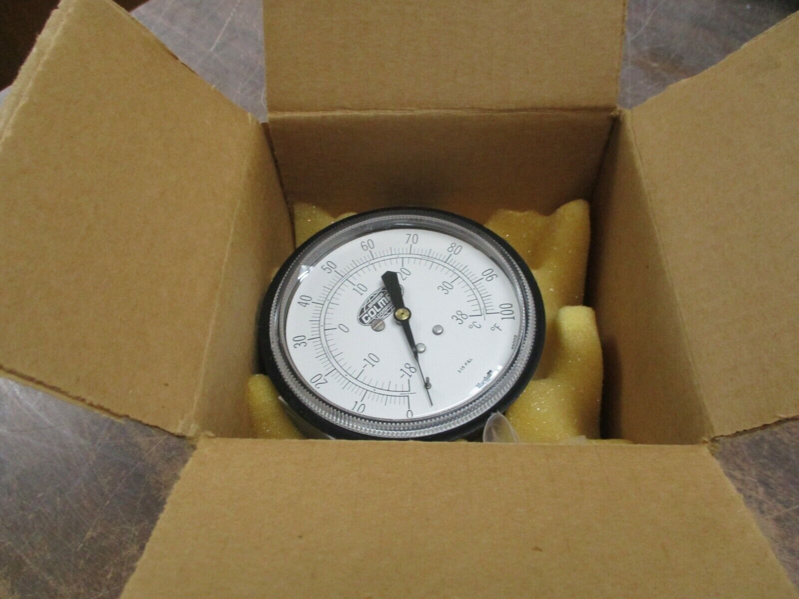Barber-Colman Pneumatic Receiver Gauge AKS-9044-0-3 Range: 0-100°F Size: 3-1/2"