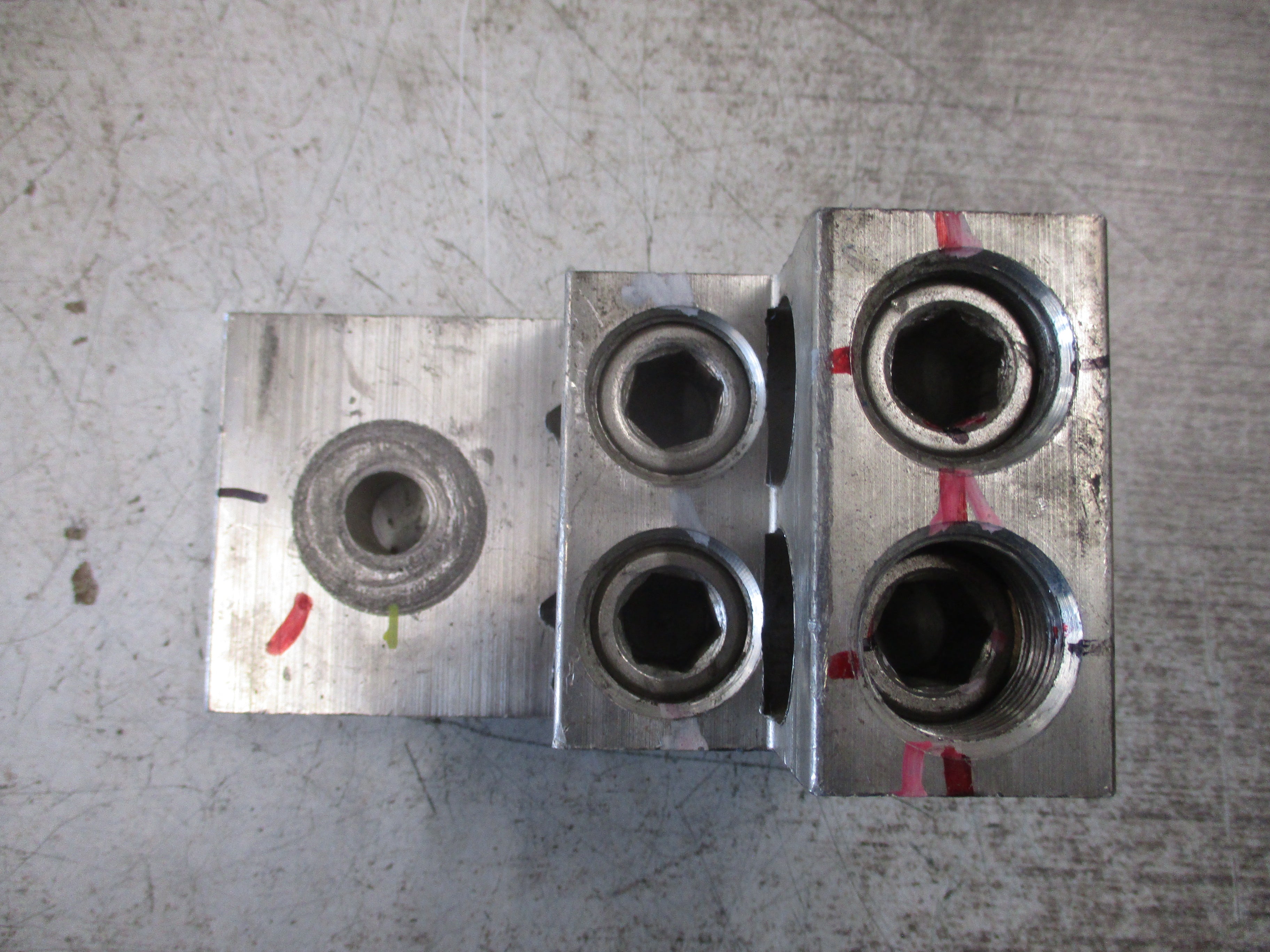 Ilsco Lug D3126 750 MCM-3/0 Used