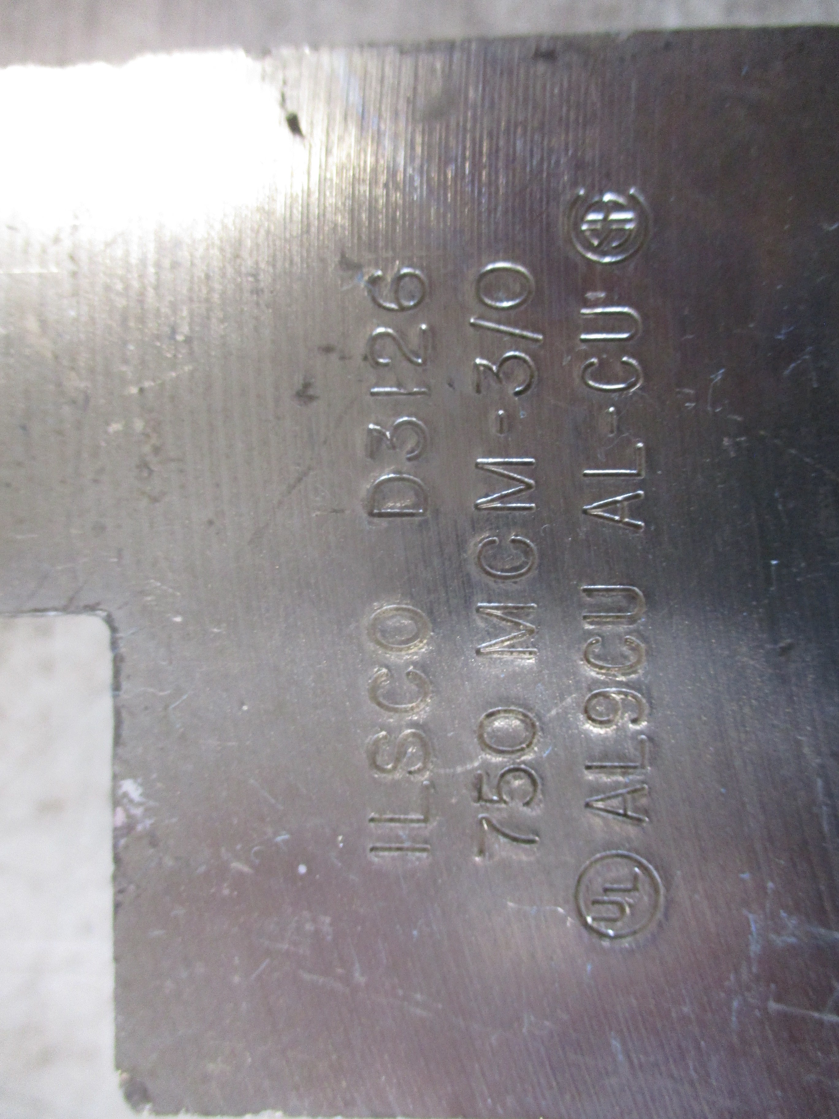 Ilsco Lug D3126 750 MCM-3/0 Used