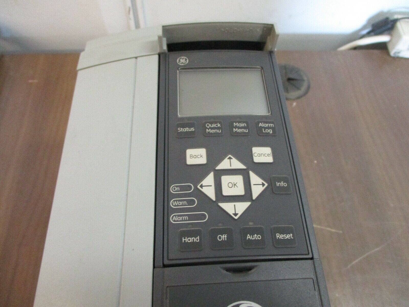 GE AF-600 FP AC Drive 131H9274 Model: 6KFP43007X9XXXA1 7.5HP 3Ph w/ Keypad Used