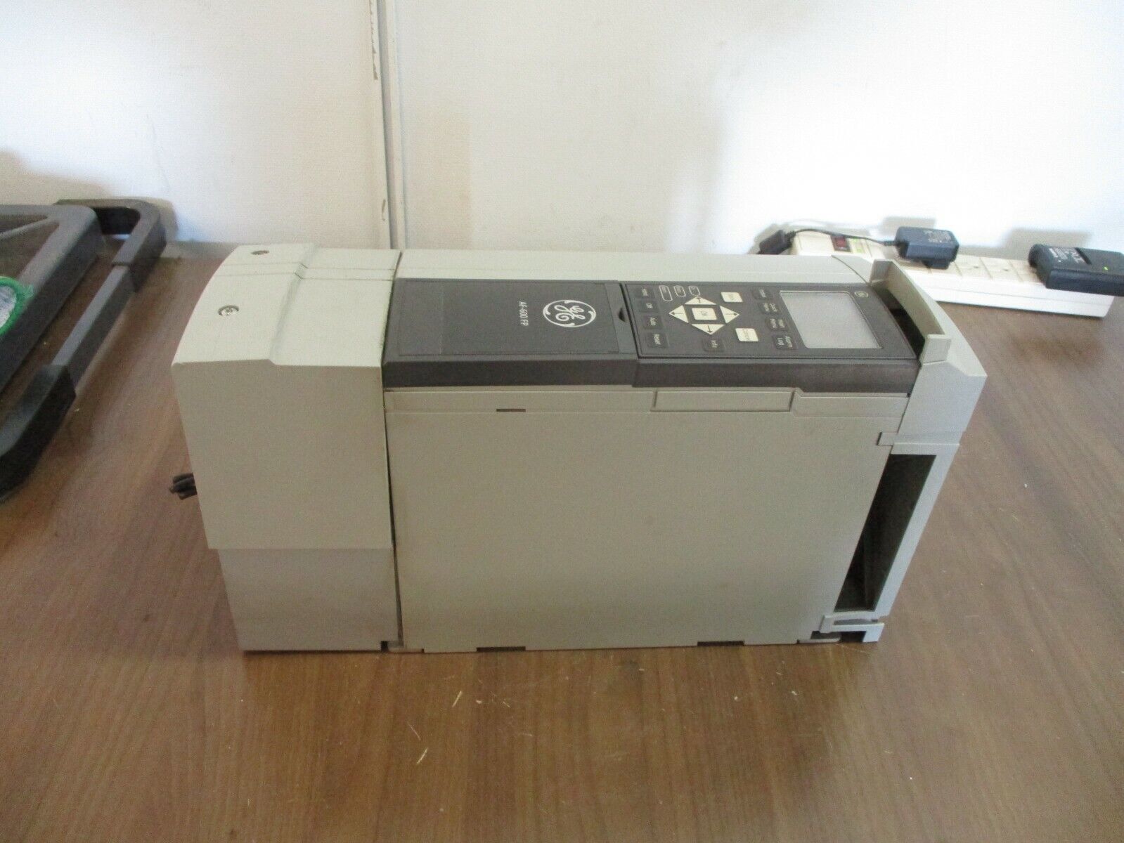 GE AF-600 FP AC Drive 131H9274 Model: 6KFP43007X9XXXA1 7.5HP 3Ph w/ Keypad Used