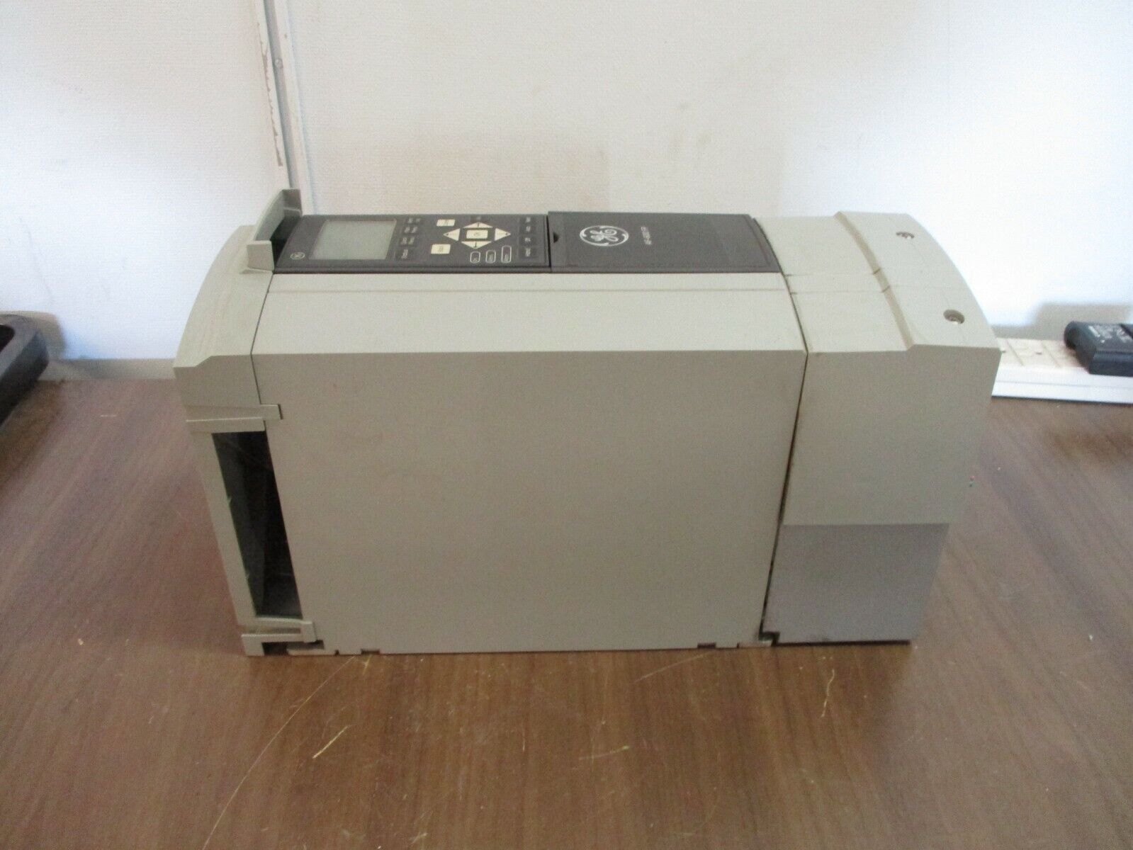 GE AF-600 FP AC Drive 131H9274 Model: 6KFP43007X9XXXA1 7.5HP 3Ph w/ Keypad Used