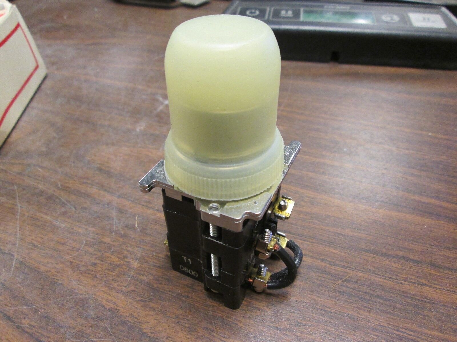 Cutler-Hammer Prestest Light 10250T74NW 120V 50-60Hz w/White Lens New Surplus