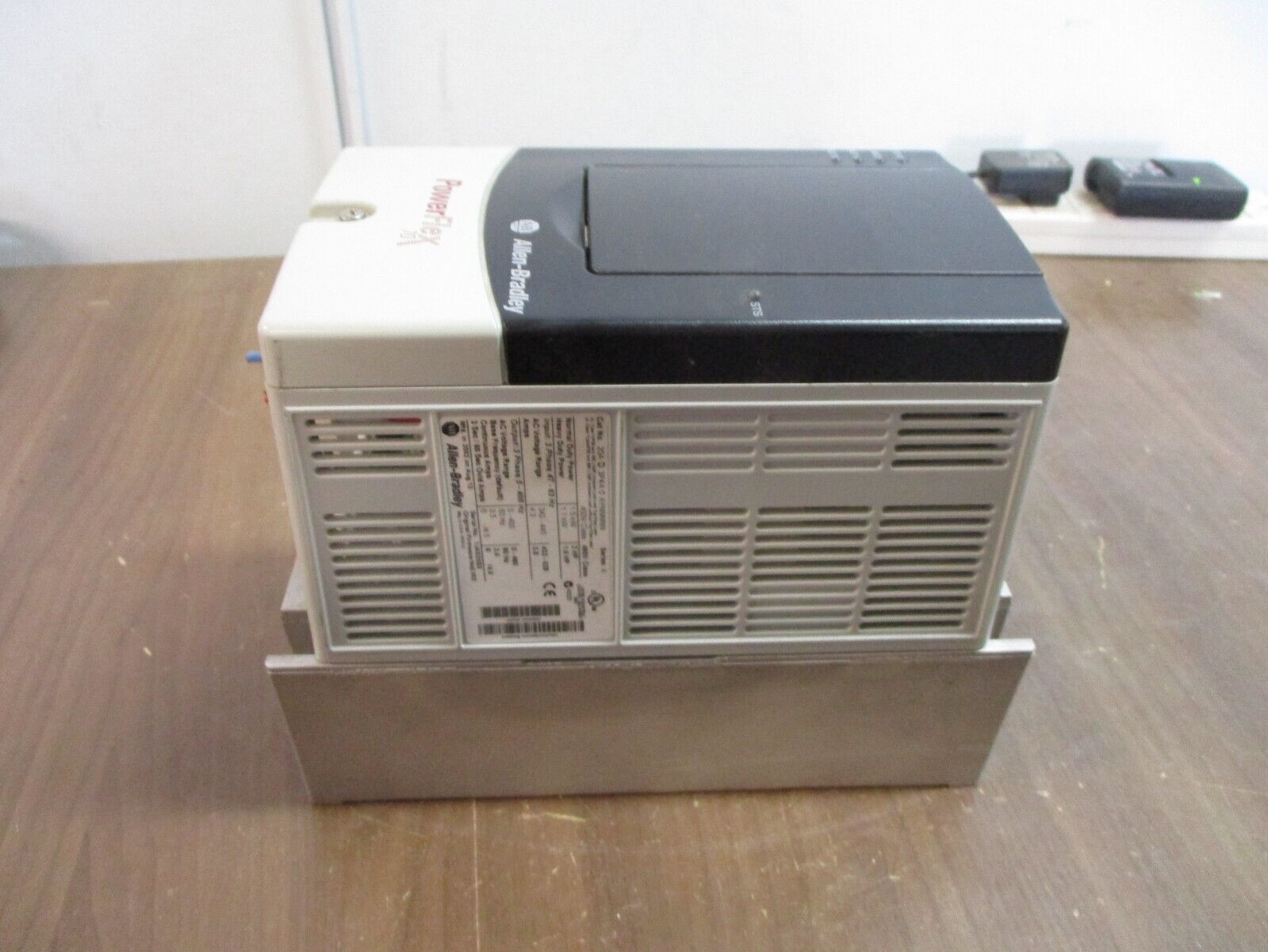 Allen-Bradley PowerFlex 70 AC Drive 20AD3P4A0AYNNNNN 2HP 3Ph *No Keypad* Used