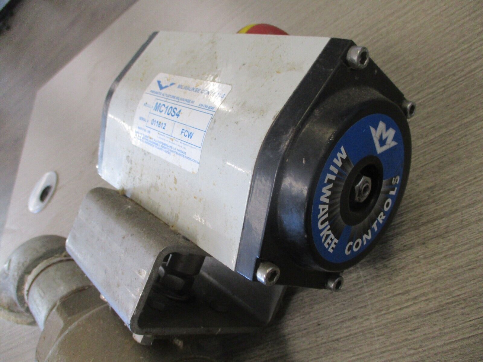 Milwaukee Controls Pneumatic Actuated Valve MC10S4 150 PSI 2" Valve Used.