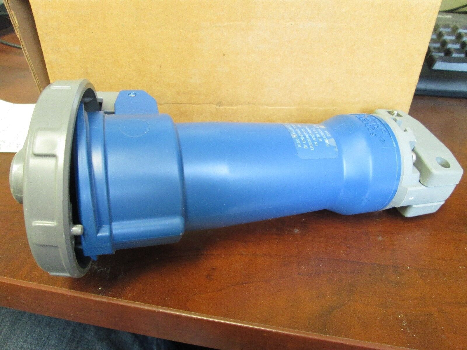 Hubbell Watertight Connector 520C9W 20A 120/208V 4P 5W 3Ph Grounded New Surplus