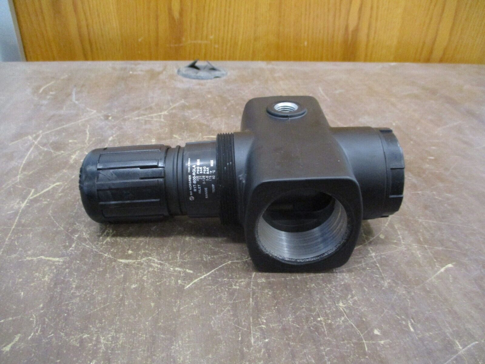 Norgren Regulator R17-B00-RGLA Inlet: 300 PSIG Max Range: 0-125PSIG 175° F Max