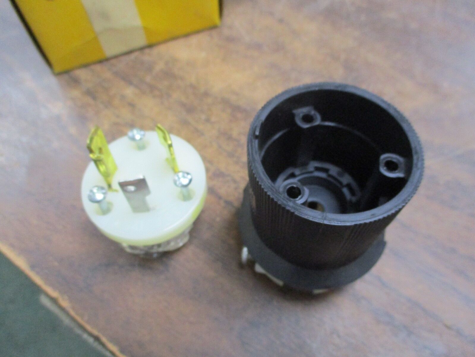 Hubbell Twist Lock Plug HBL 2611 *Set of 2* New Surplus