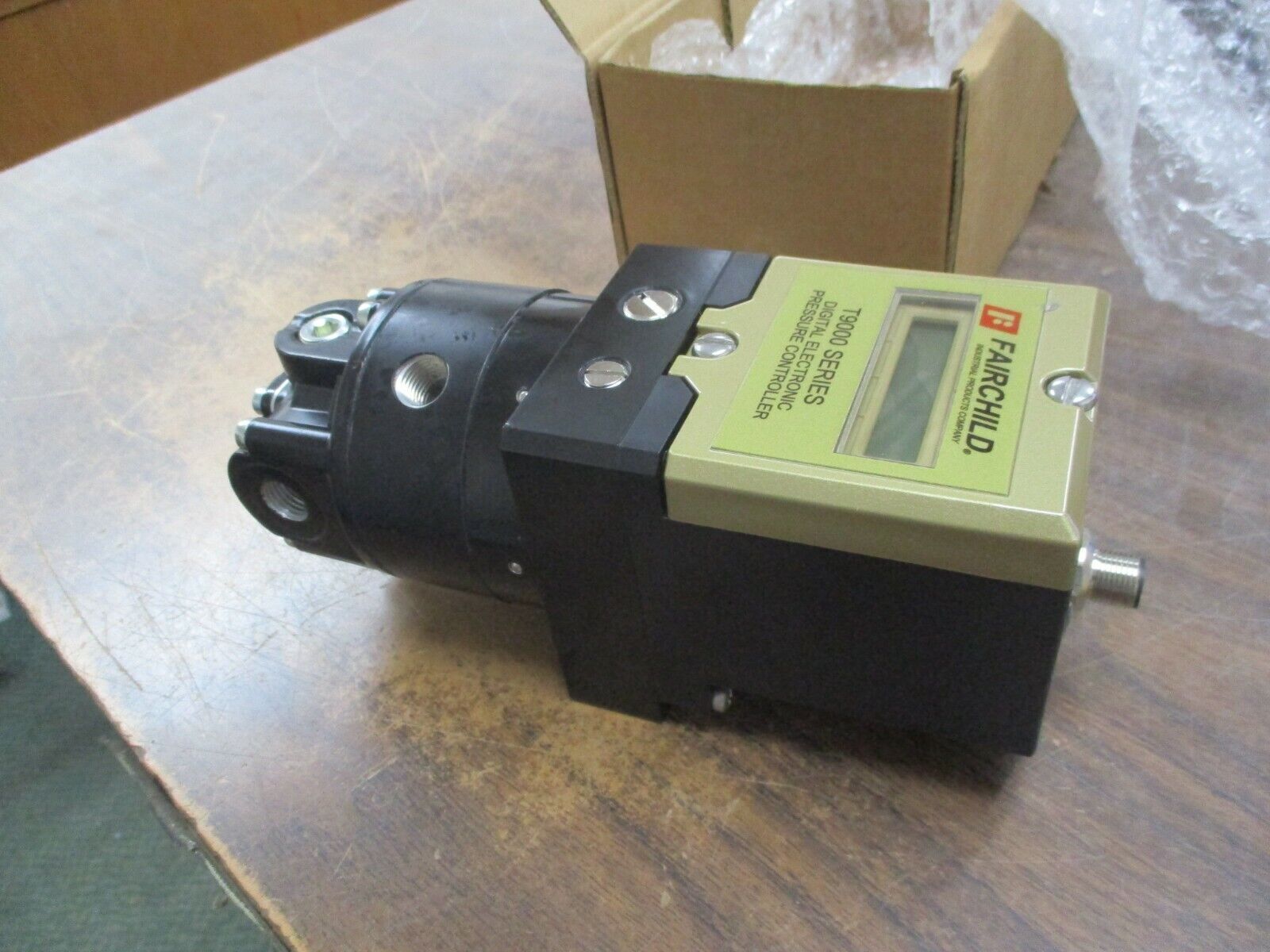 Fairchild T9000 Series Digital Electronic Pressure Controller, T9020-40502N4JFE