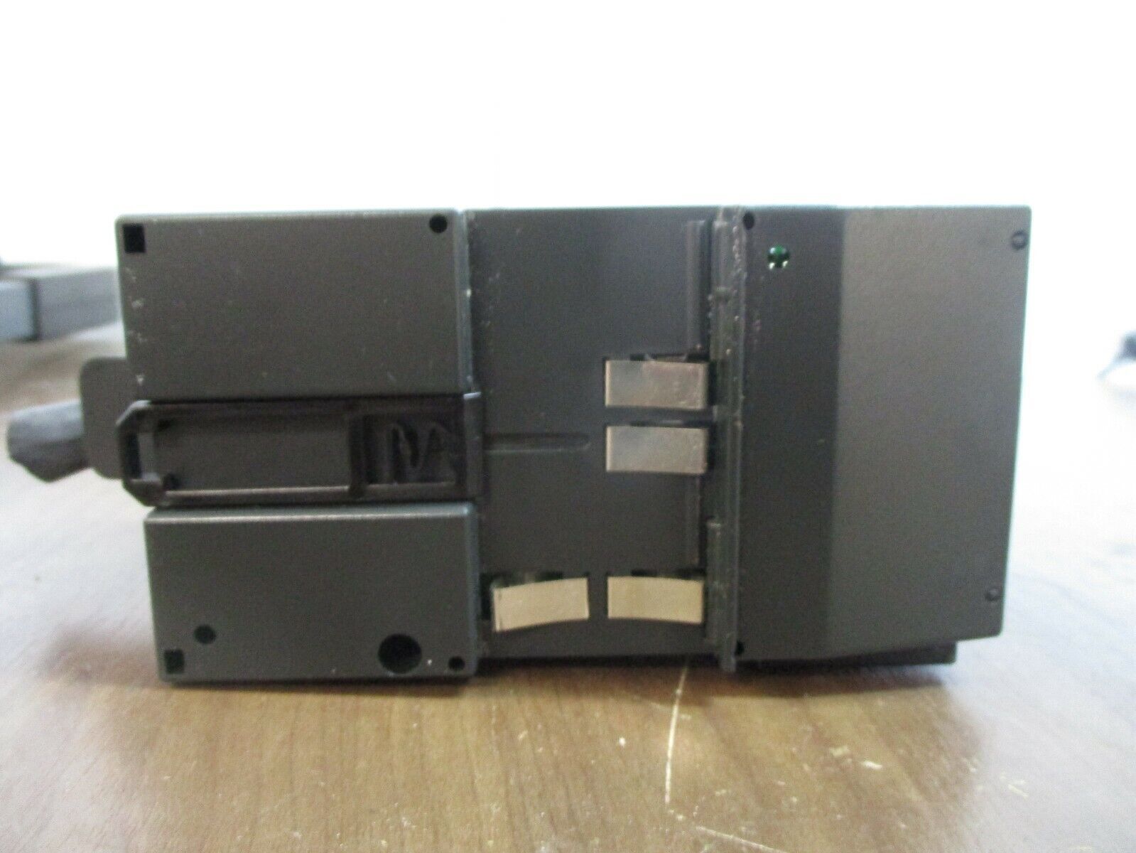 GE VersaMax Isolated Output Module IC200MDL940K 16PT For Hazardous Locations