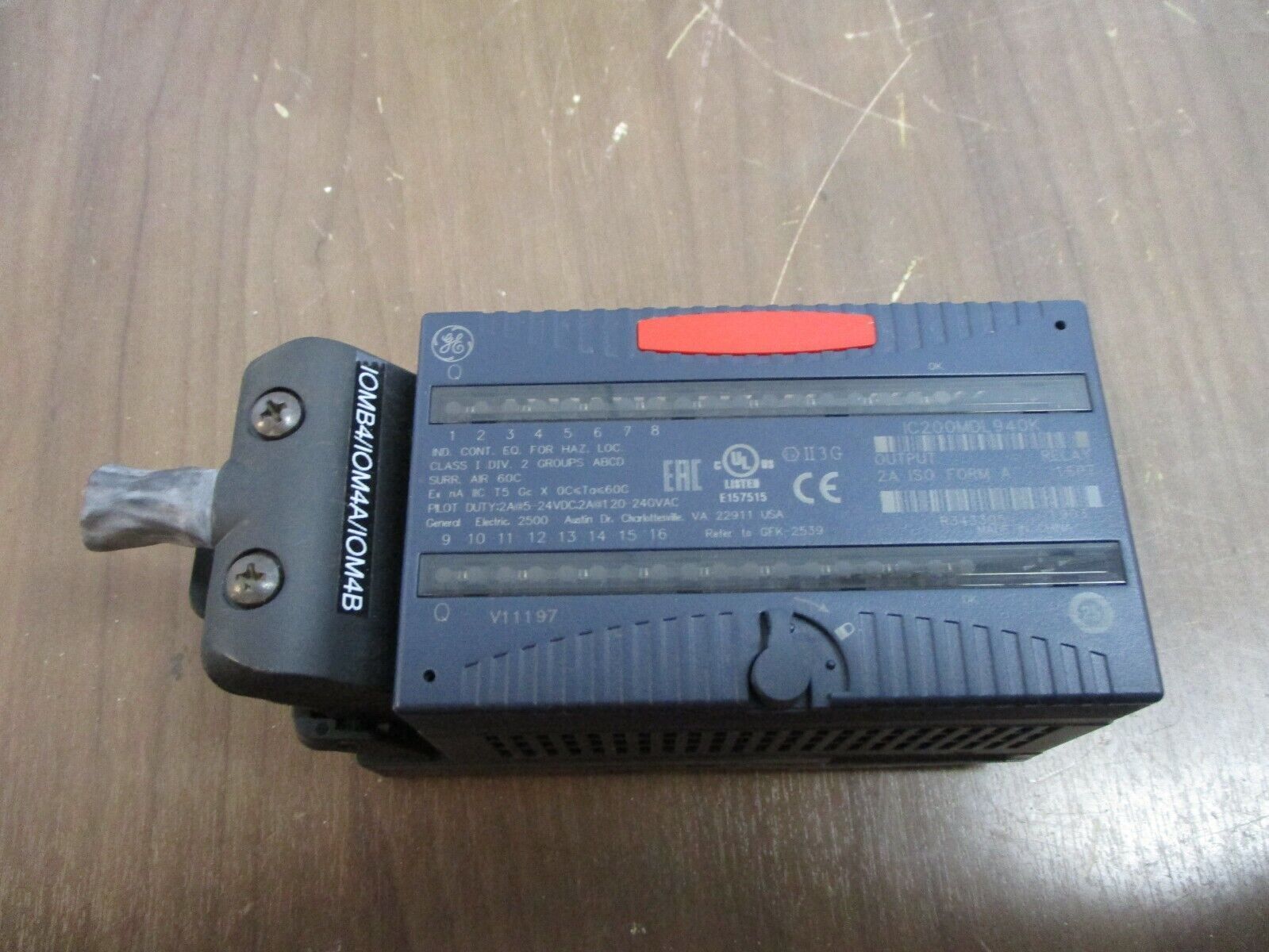 GE VersaMax Isolated Output Module IC200MDL940K 16PT For Hazardous Locations