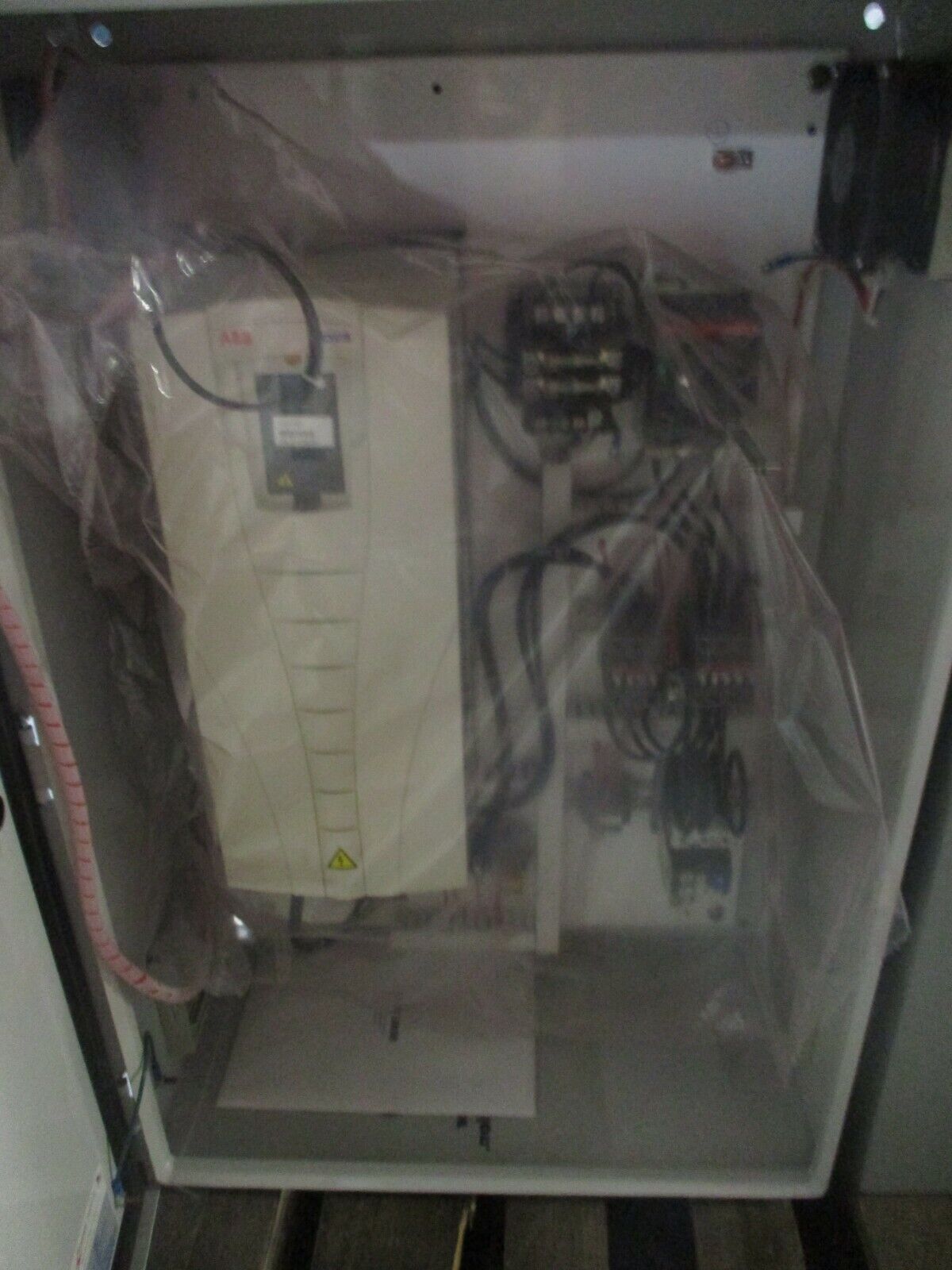 ABB ACH550 Nema 12 AC Drive ACH550-UH-044A-4+5H4302T-CBF 30HP 460V 44A Used