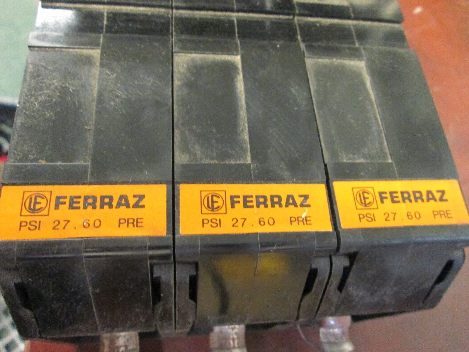 Ferraz Shawmut Pullout Fuse Block PSI 27.60 PRE 125A 500V 3P Used